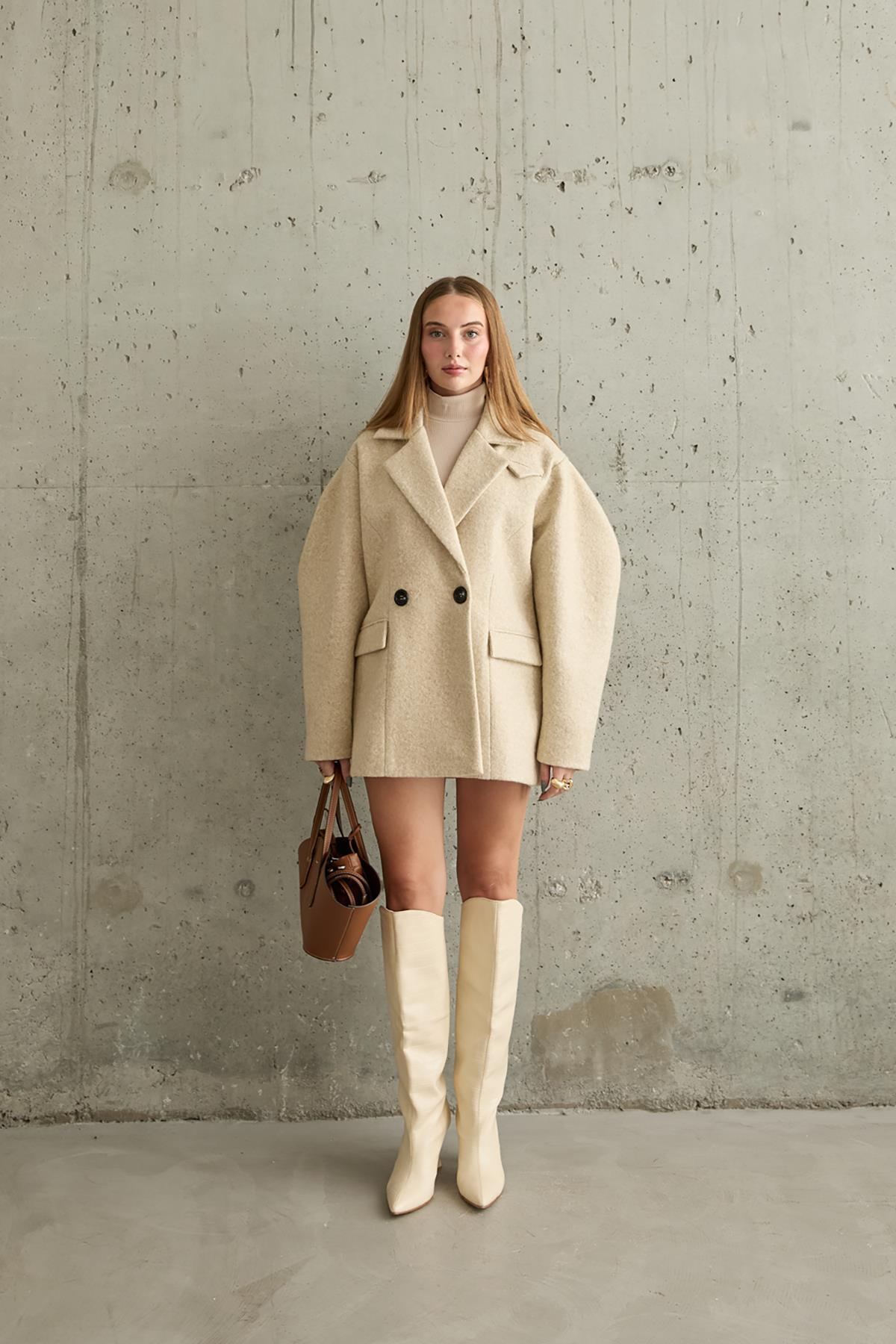 Toptan Bej İki Düğmeli Manto