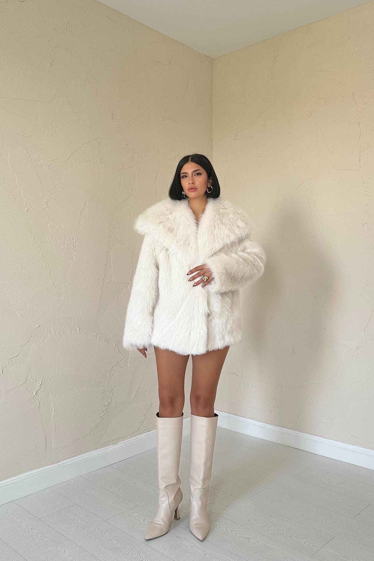 Toptan Ekru Vatkalı Kürklü Manto