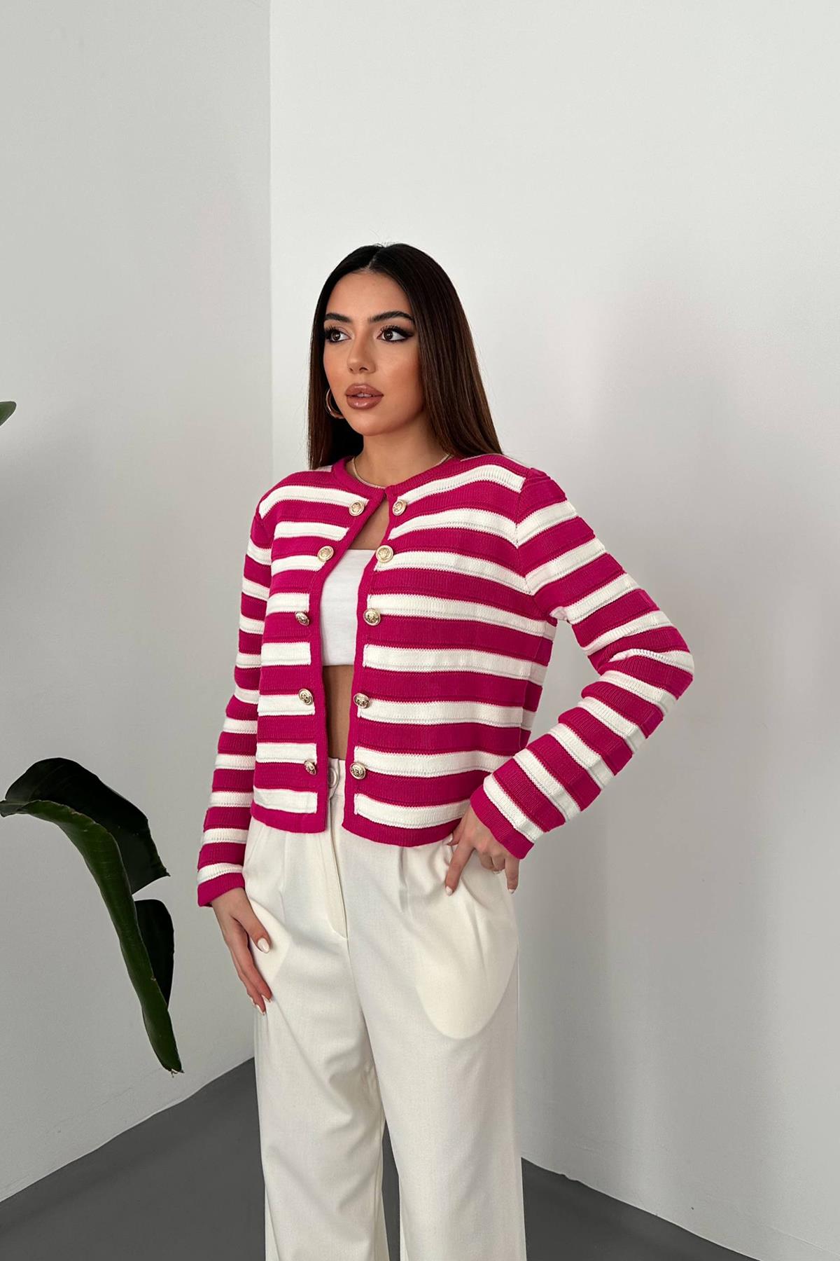 Toptan Fuşya Çizgili ve Düğmeli Triko Kazak