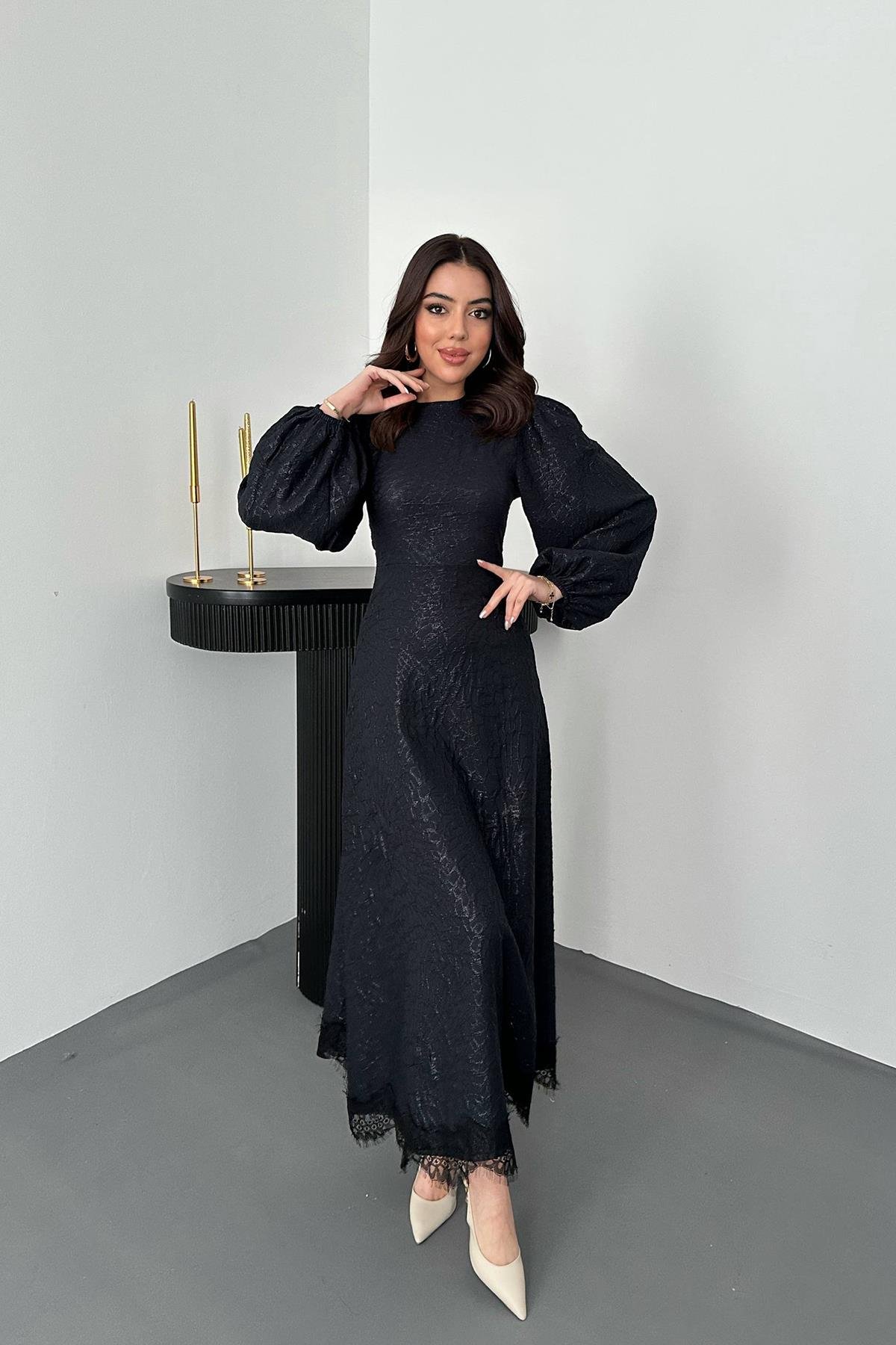 Toptan Lacivert Kabartmalı Dantel Detaylı Kemerli Uzun Elbise