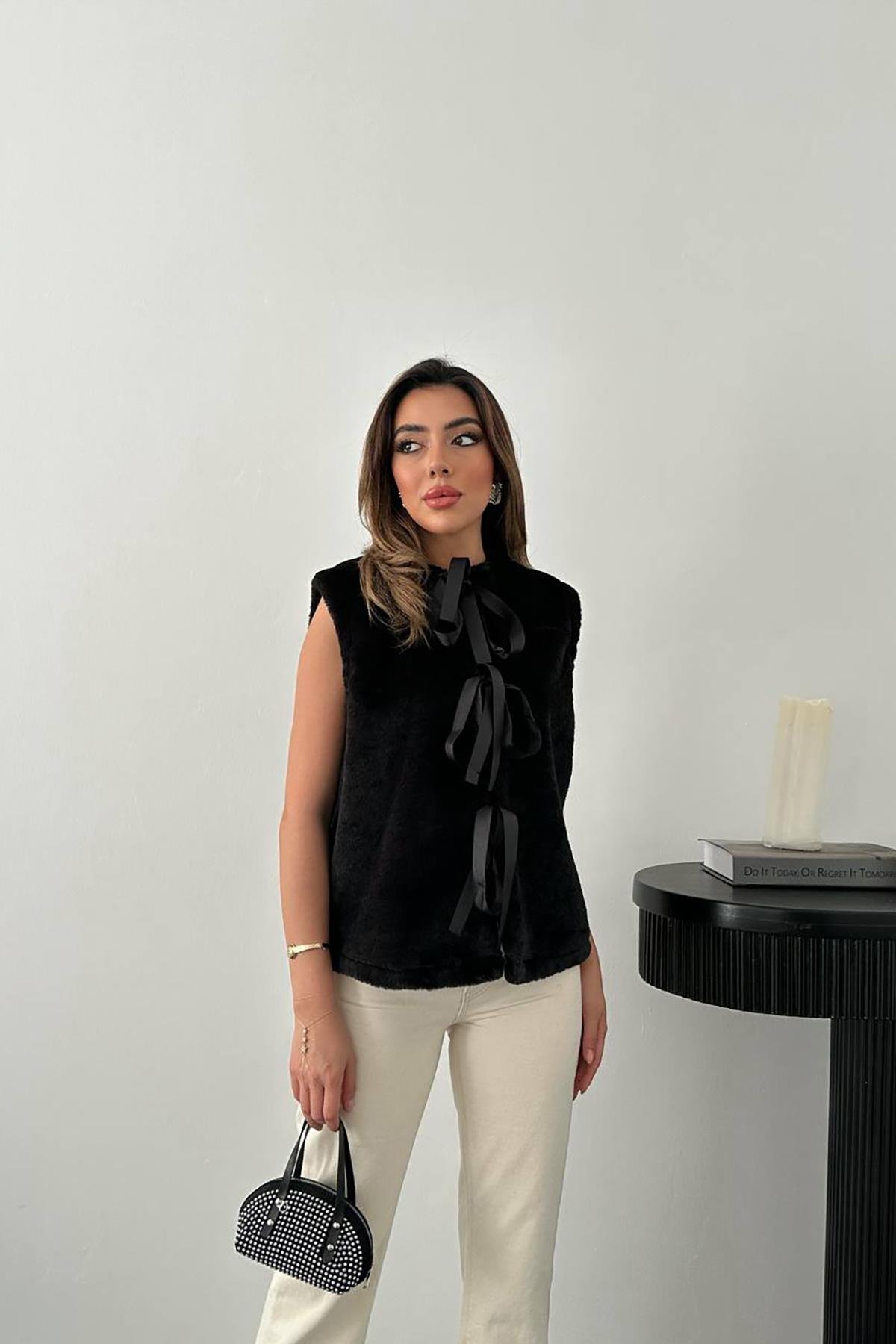 Оптовый черный плюшевый жилет с бантом