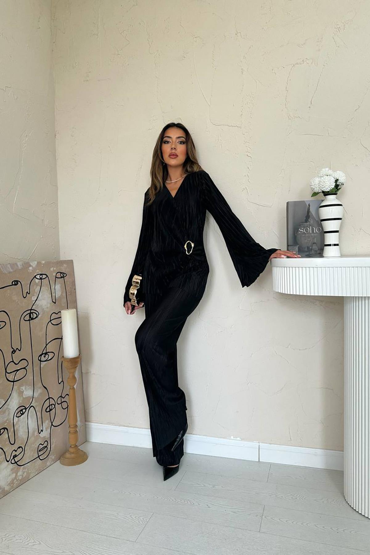 Toptan Siyah Toka Detaylı Pilise Takım