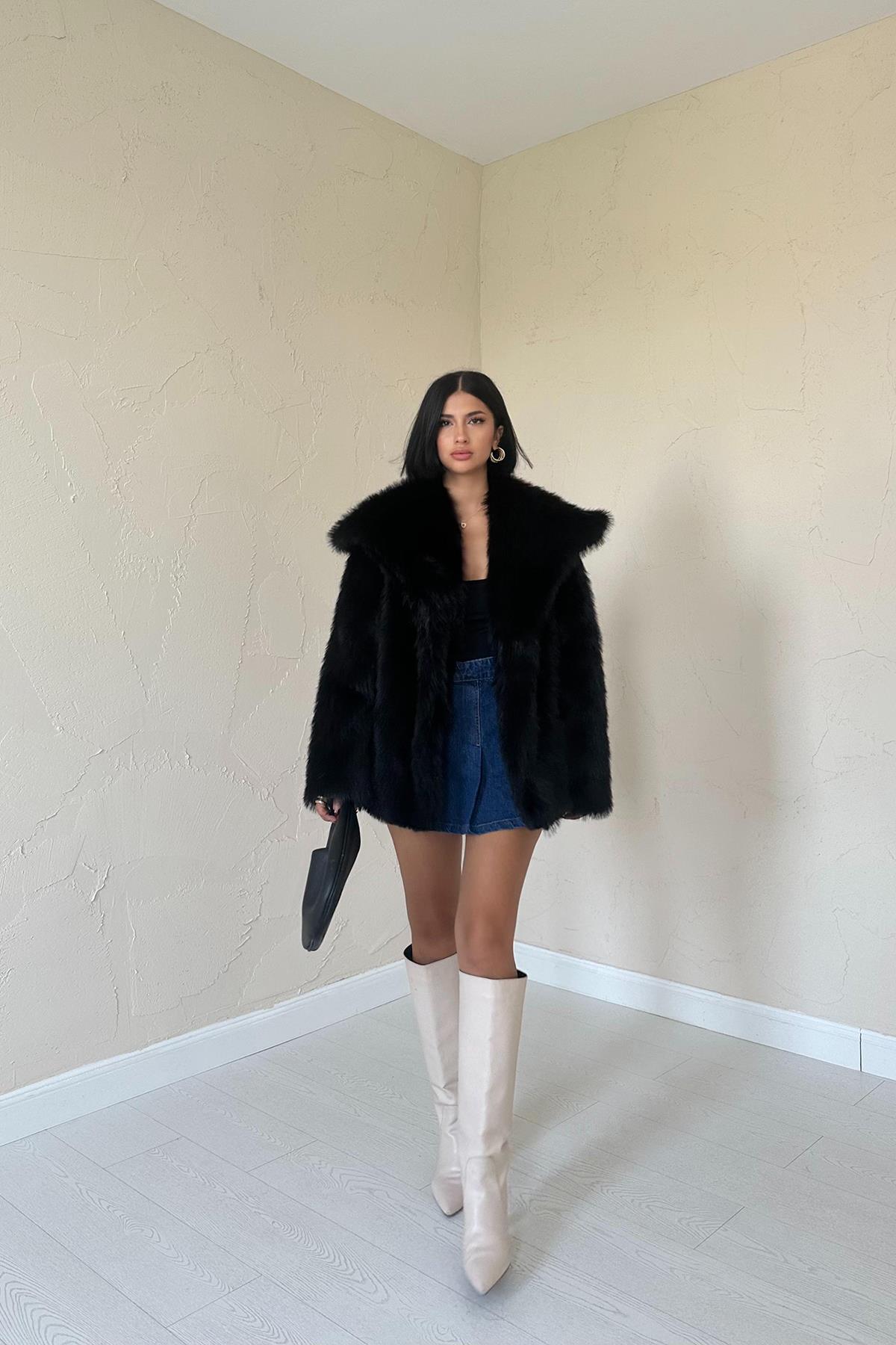 Toptan Siyah Vatkalı Kürklü Manto