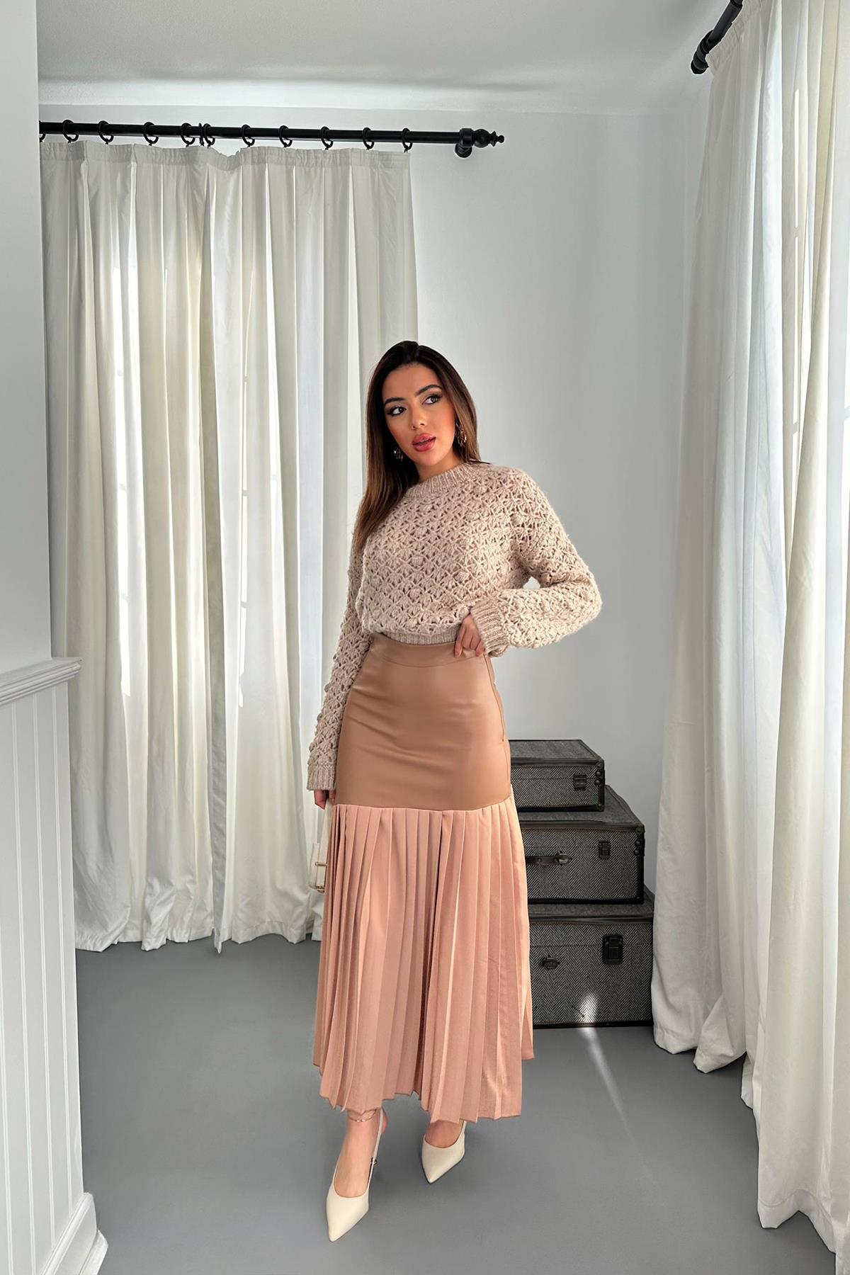 تنورة جلدية مطوية من أسفل المنك للبيع بالجملة