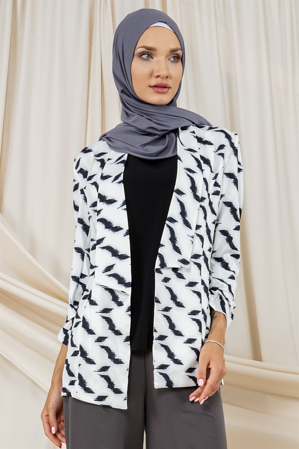 Kadın Kruvaze Yaka Kolları Büzgülü Blazer Ceket  BeyazAT8003