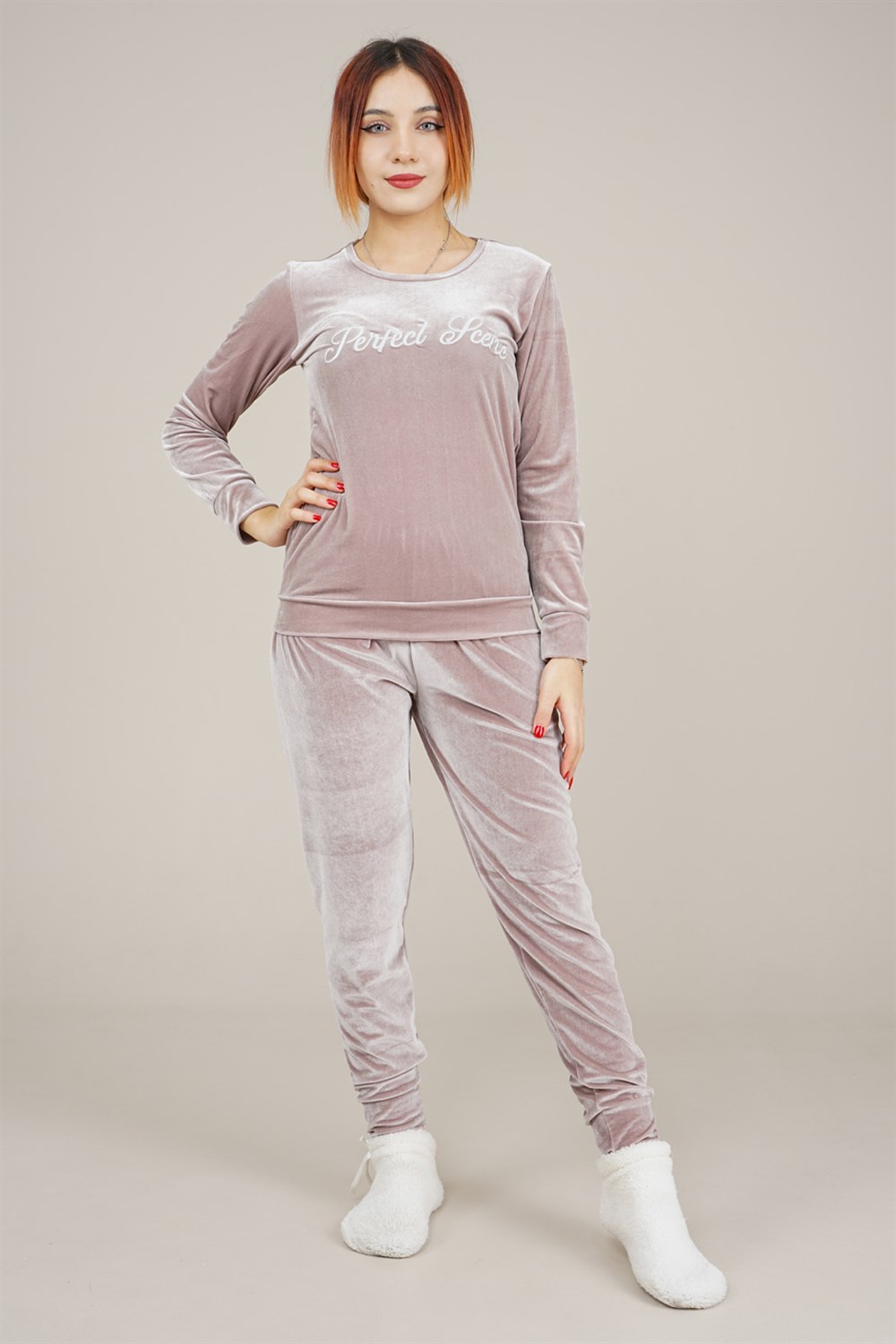 Kadın Nakış Detaylı Kadife Pijama Takımı BejM1027