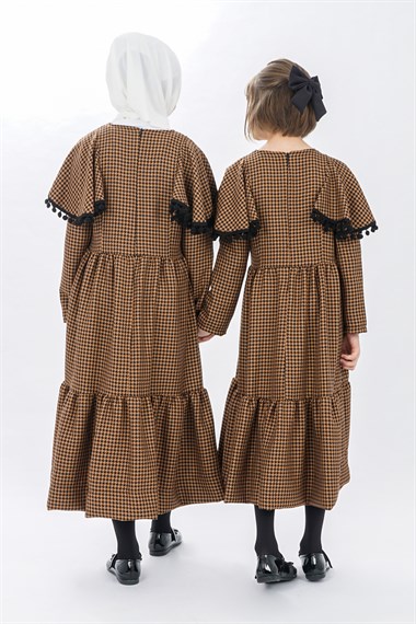 Genç Kız Kolları Volanlı Ponpon Detaylı Elbise  KahverengiCE1406