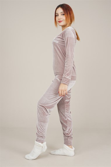 Kadın Nakış Detaylı Kadife Pijama Takımı BejM1027