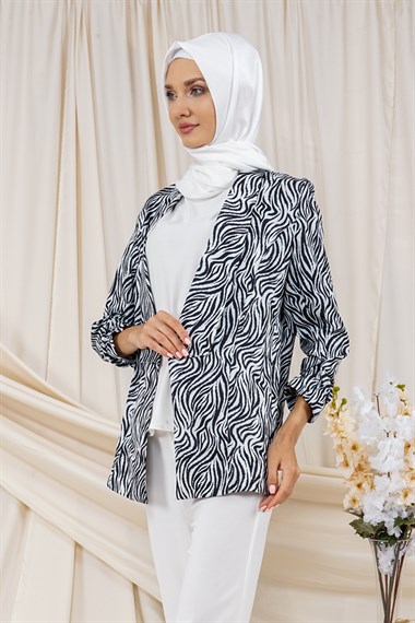 Kadın Zebra Desenli Kolları Büzgülü Kruvaze Yaka Blazer Ceket  BeyazAT8004