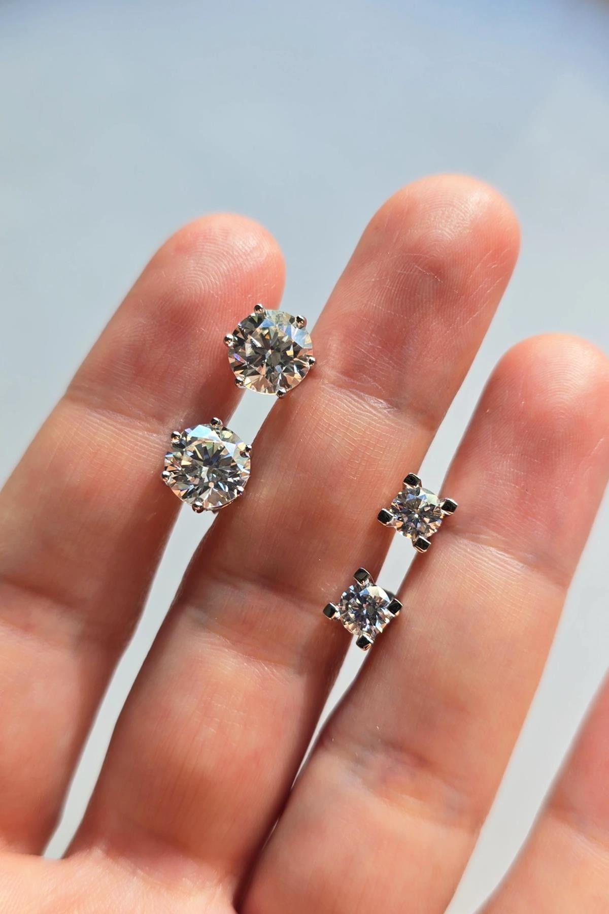8MM MOZANİT YUVARLAK KESİM VİDALI GÜMÜŞ KÜPE