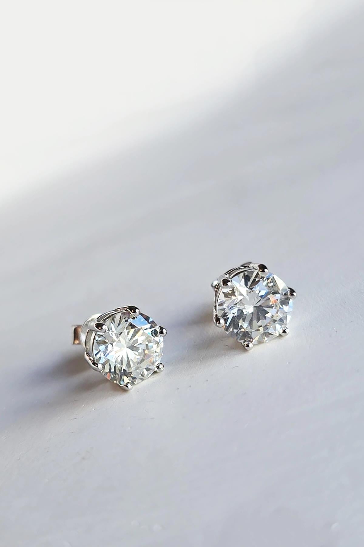 8MM MOZANİT YUVARLAK KESİM VİDALI GÜMÜŞ KÜPE