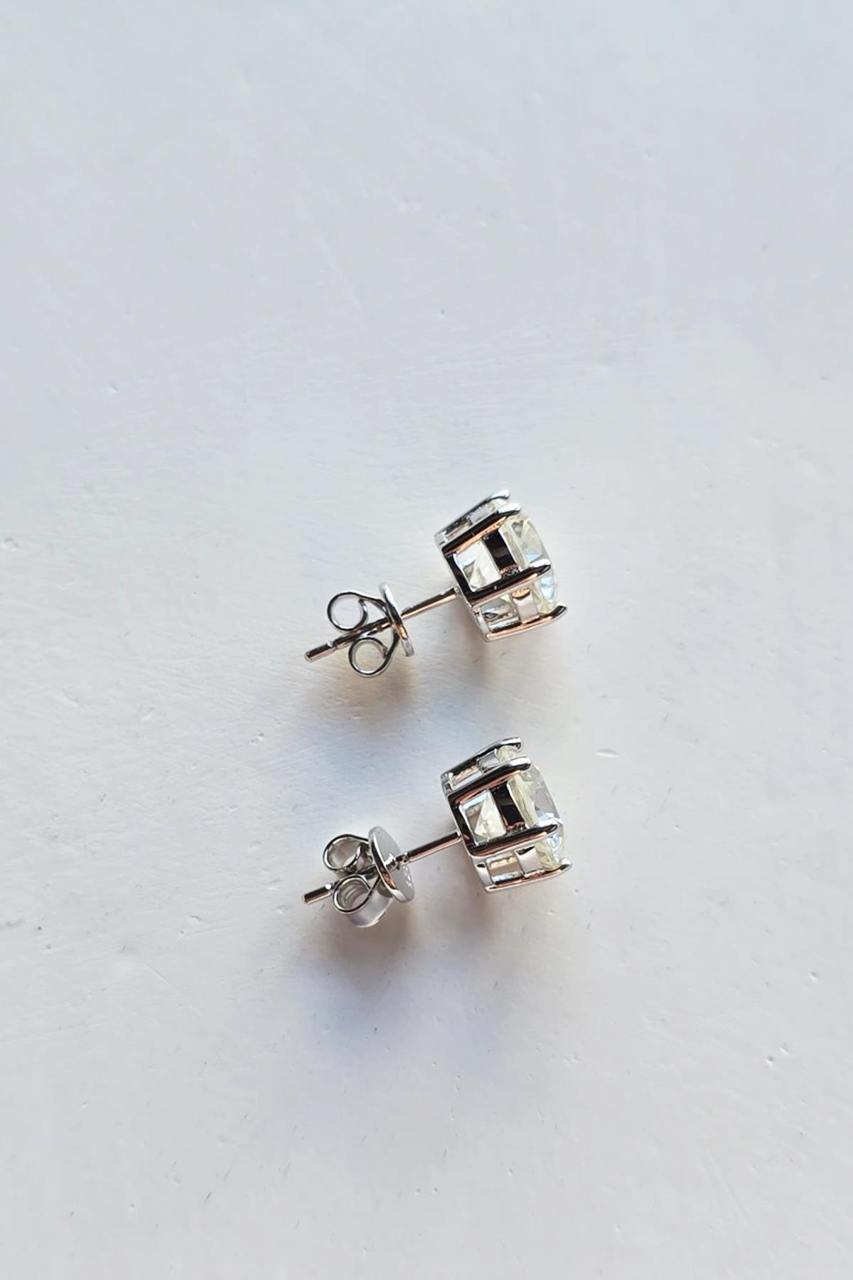 8MM MOZANİT YUVARLAK KESİM VİDALI GÜMÜŞ KÜPE