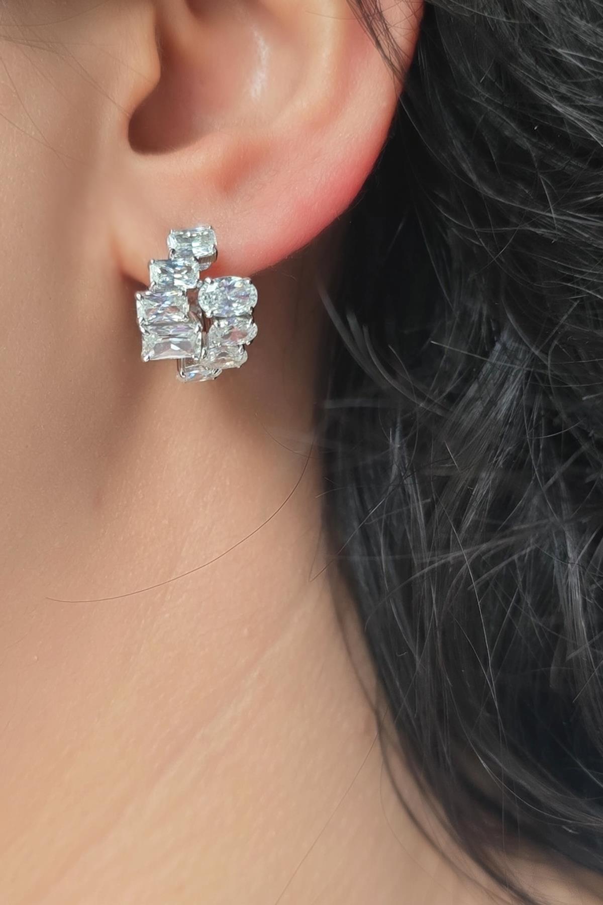 BAGET OVAL MOZANİT GÜMÜŞ KÜPE