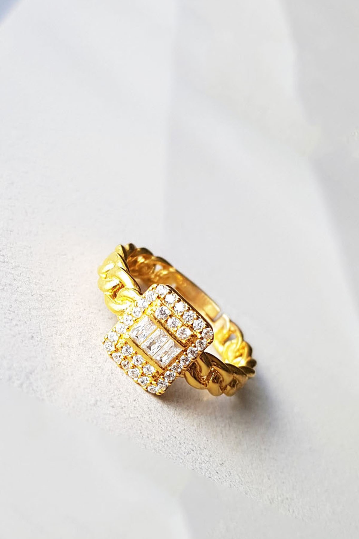 BAGUETTE CHAIN SILVER RING WITH WHITE STONES