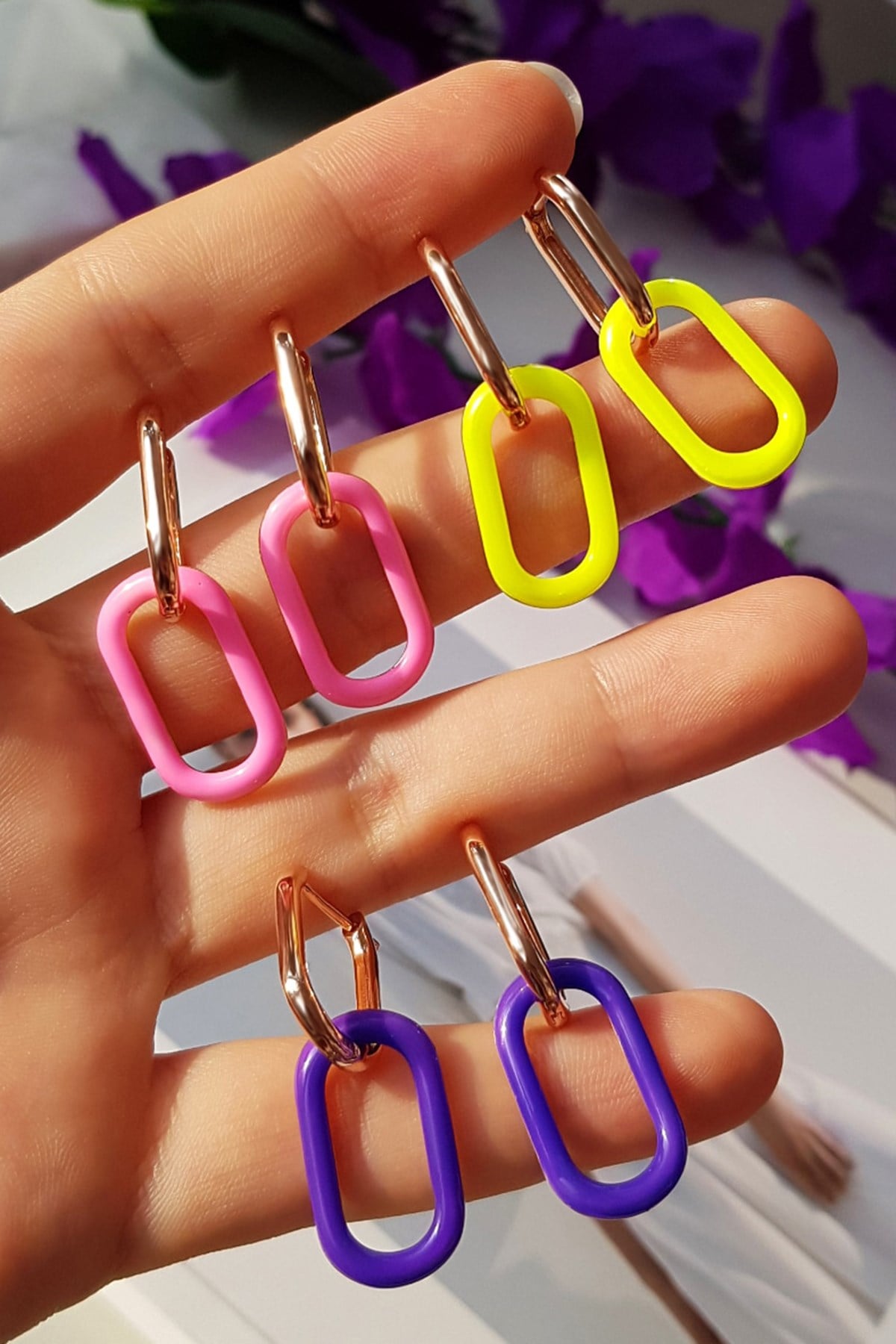 ÇİFT, MOR DİKDÖRTGEN GÜMÜŞ KÜPE