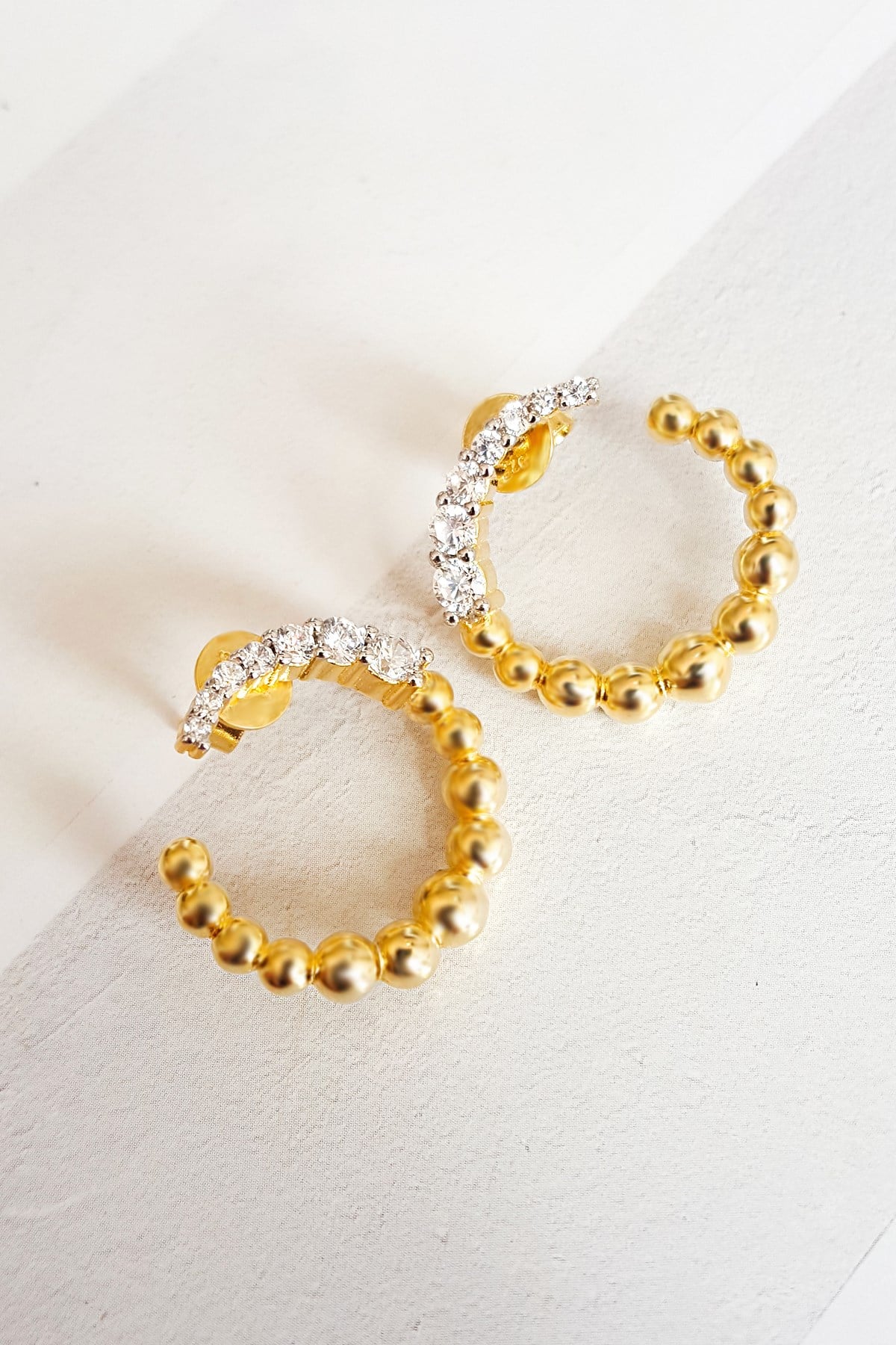 Çiftli, İthal Taşlı Top Halka Gümüş Küpe