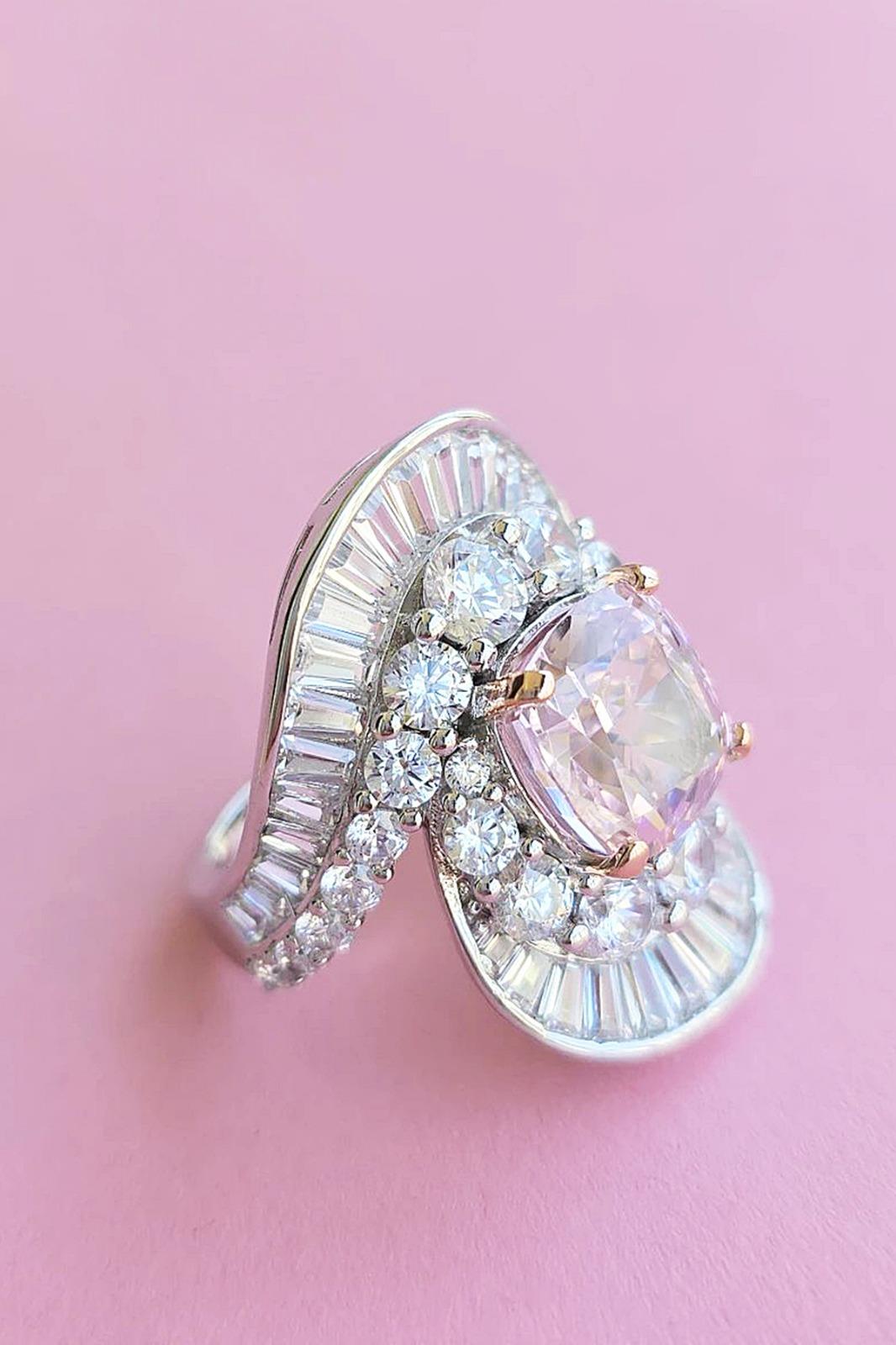 İTHAL BUZ KESİM PEMBE BAGET OVAL GÜMÜŞ YÜZÜK