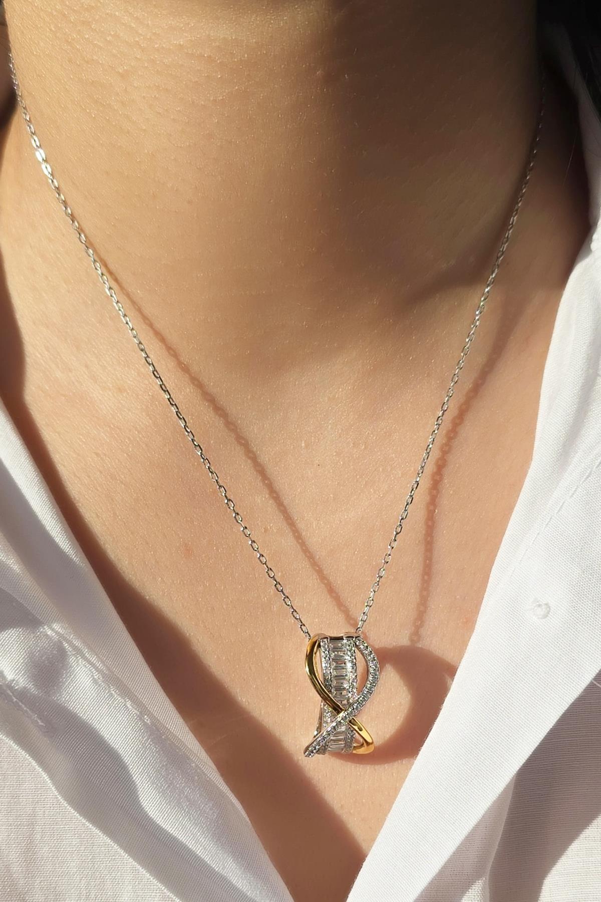 İTHAL ÇAPRAZ X BAGET GÜMÜŞ KOLYE