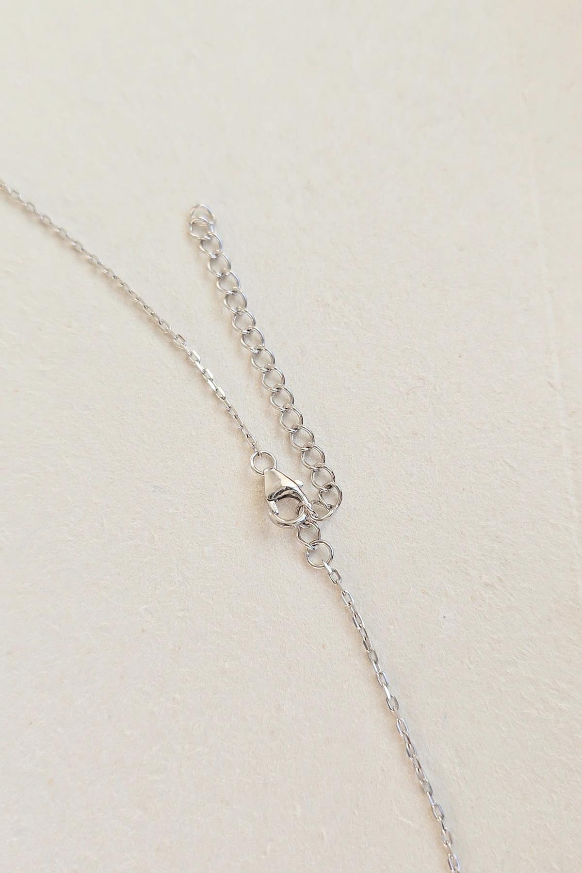 İTHAL ÇAPRAZ X BAGET GÜMÜŞ KOLYE