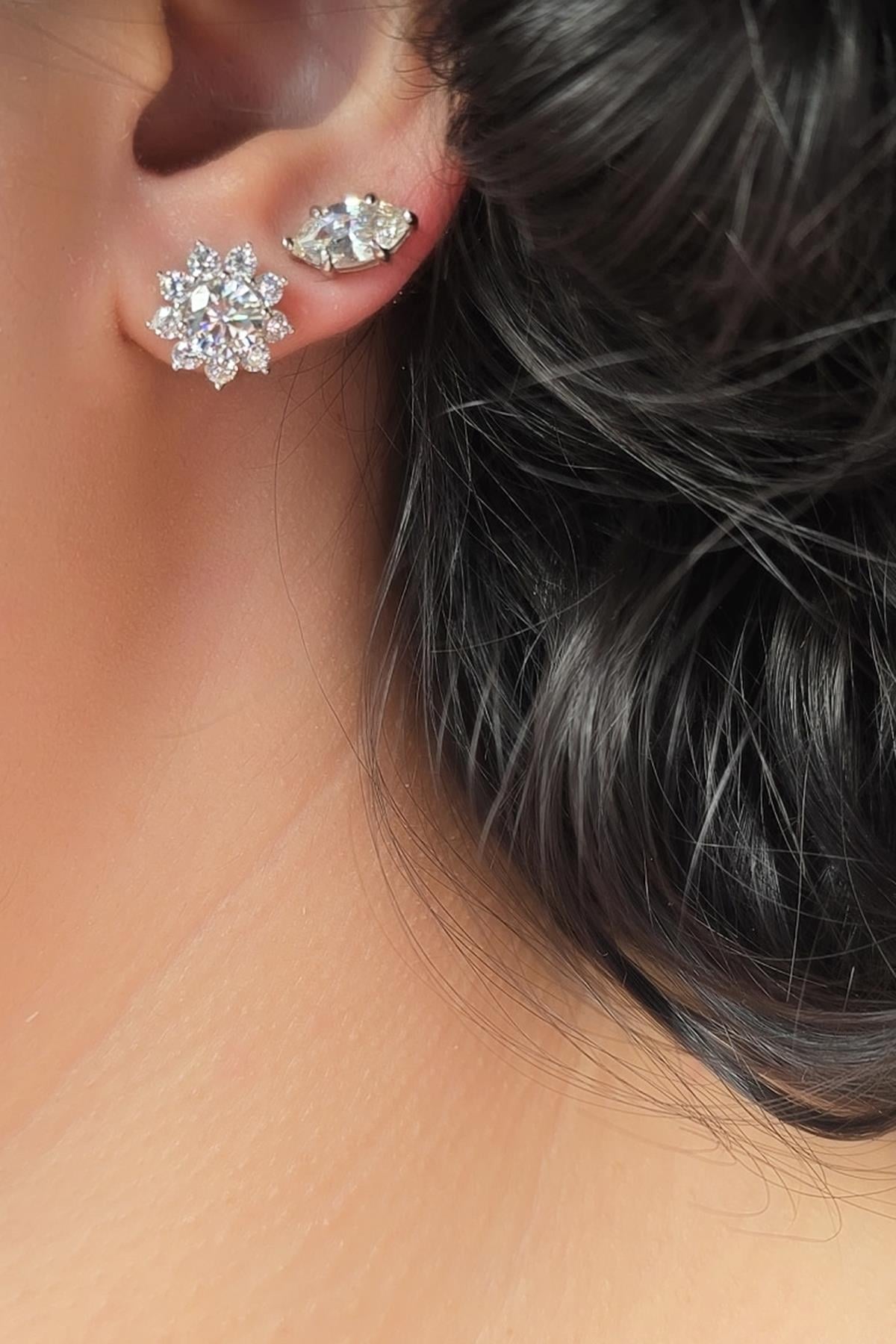 1CM MOZANİT SUNNY ÇİÇEKLİ VİDALI GÜMÜŞ KÜPE