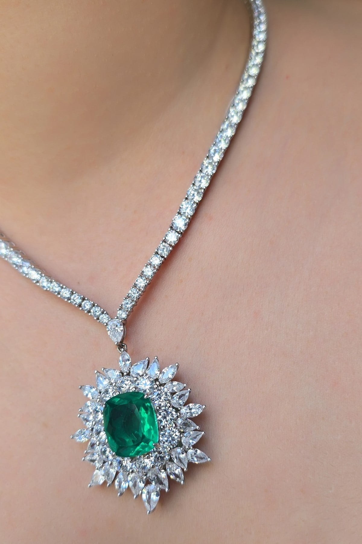 PREMİUM EMERALD TAŞLI GÜMÜŞ KOLYE