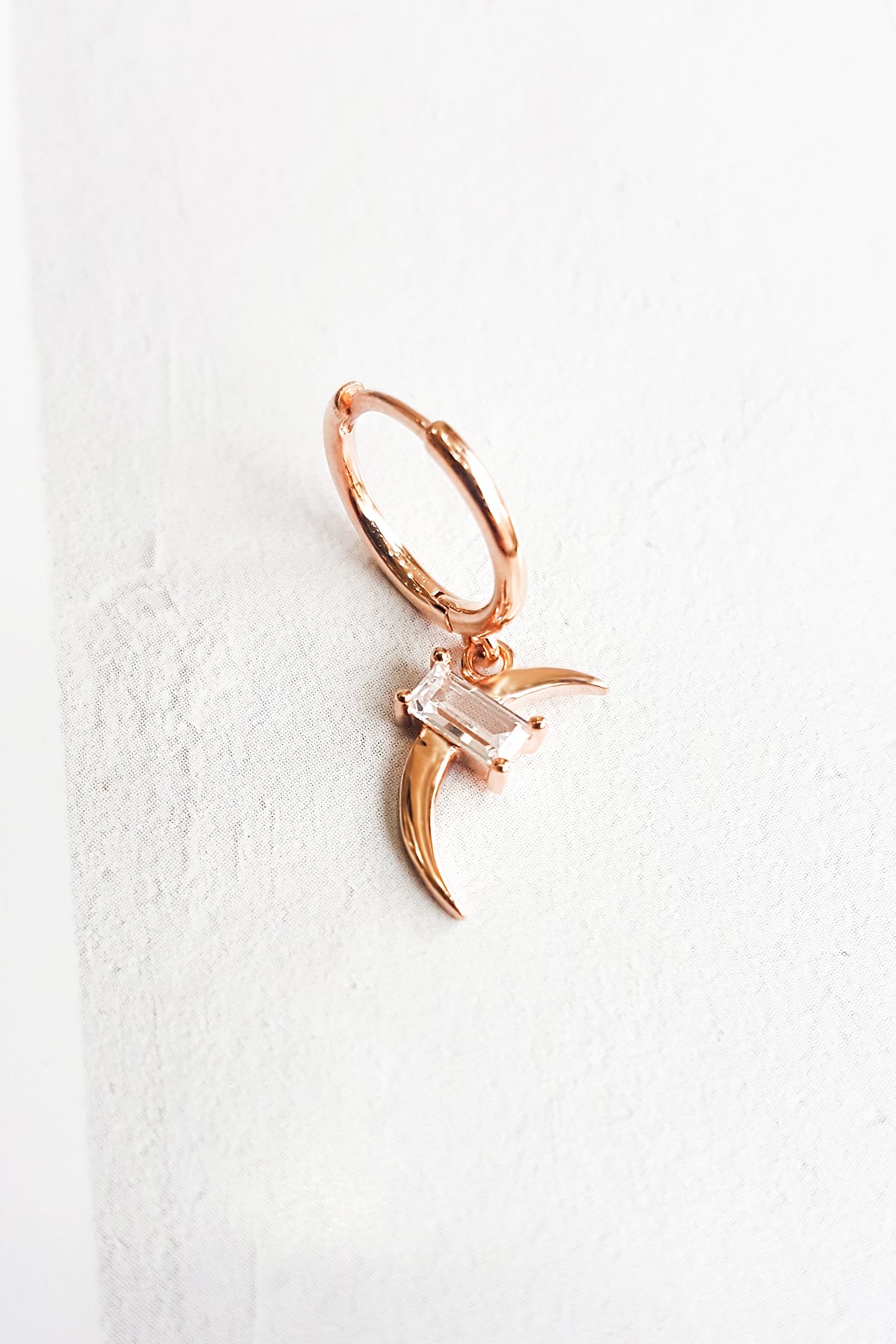 Tekli Baget Taşlı Ay Figürlü Gümüş Küpe