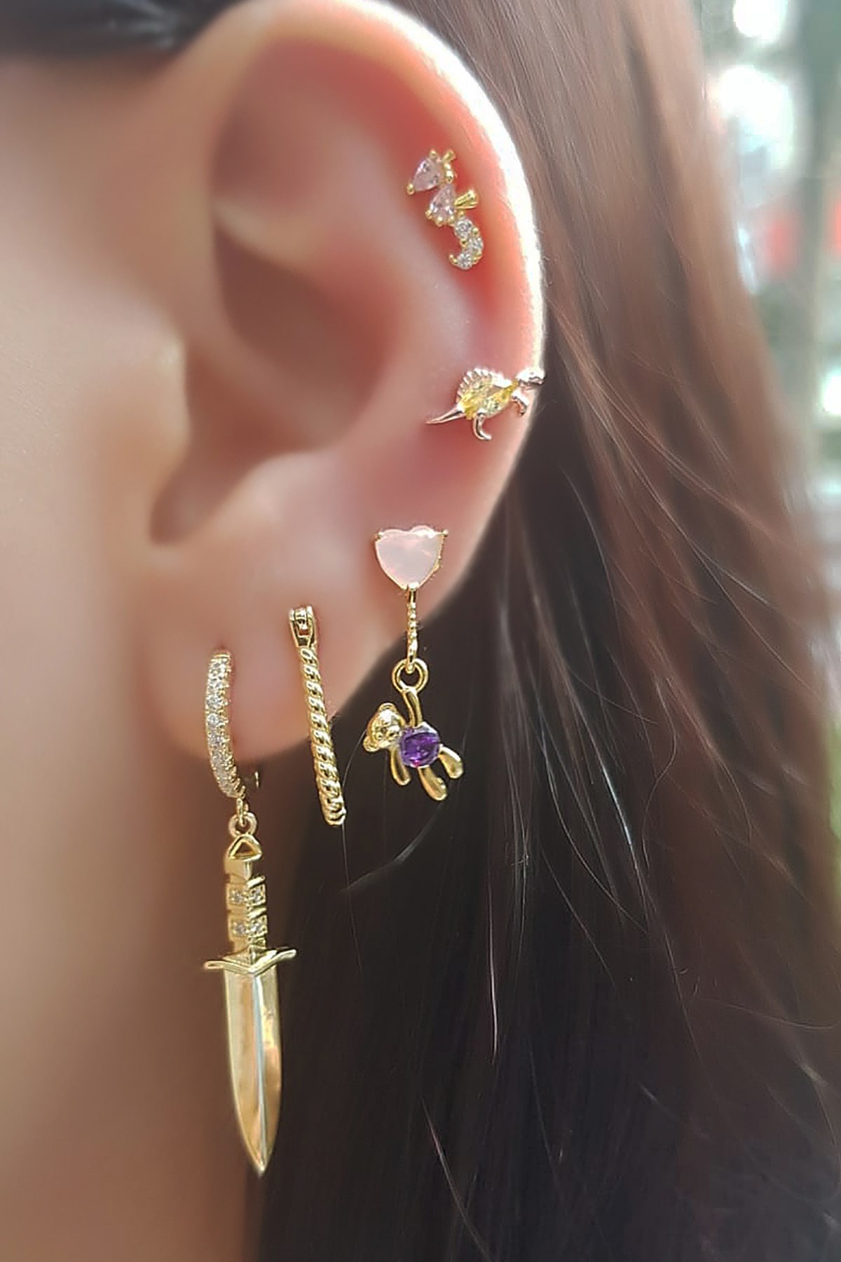 SINGLE SILVER PIERCED EARRINGS WITH IMPORTED DYNTHESOR STONES