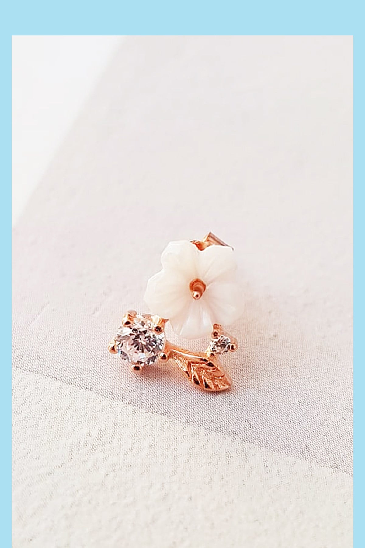 TEKLİ İTHAL MANOLYA FLOWER GÜMÜŞ KÜPE