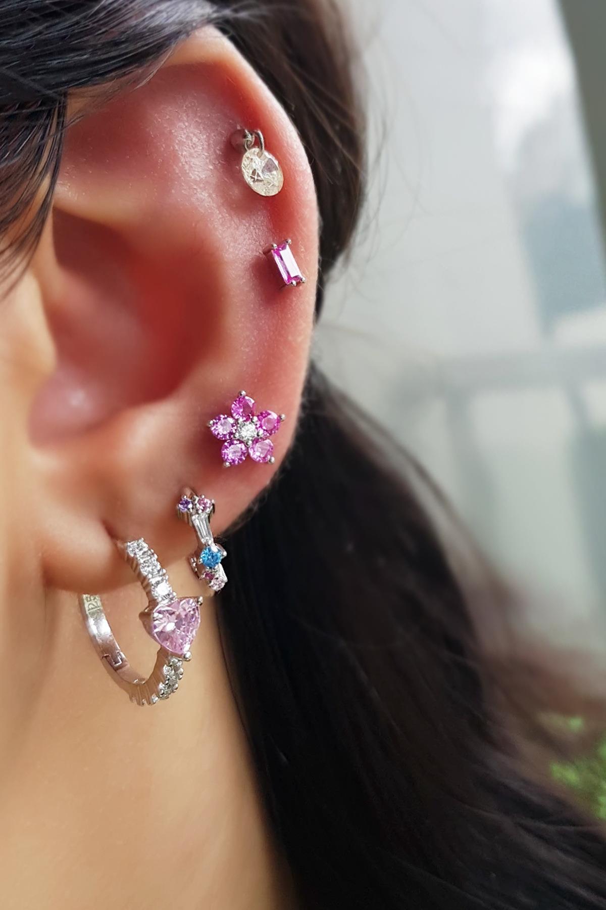 TEKLİ İTHAL MİNİ FUŞYA BAGET GÜMÜŞ KÜPE