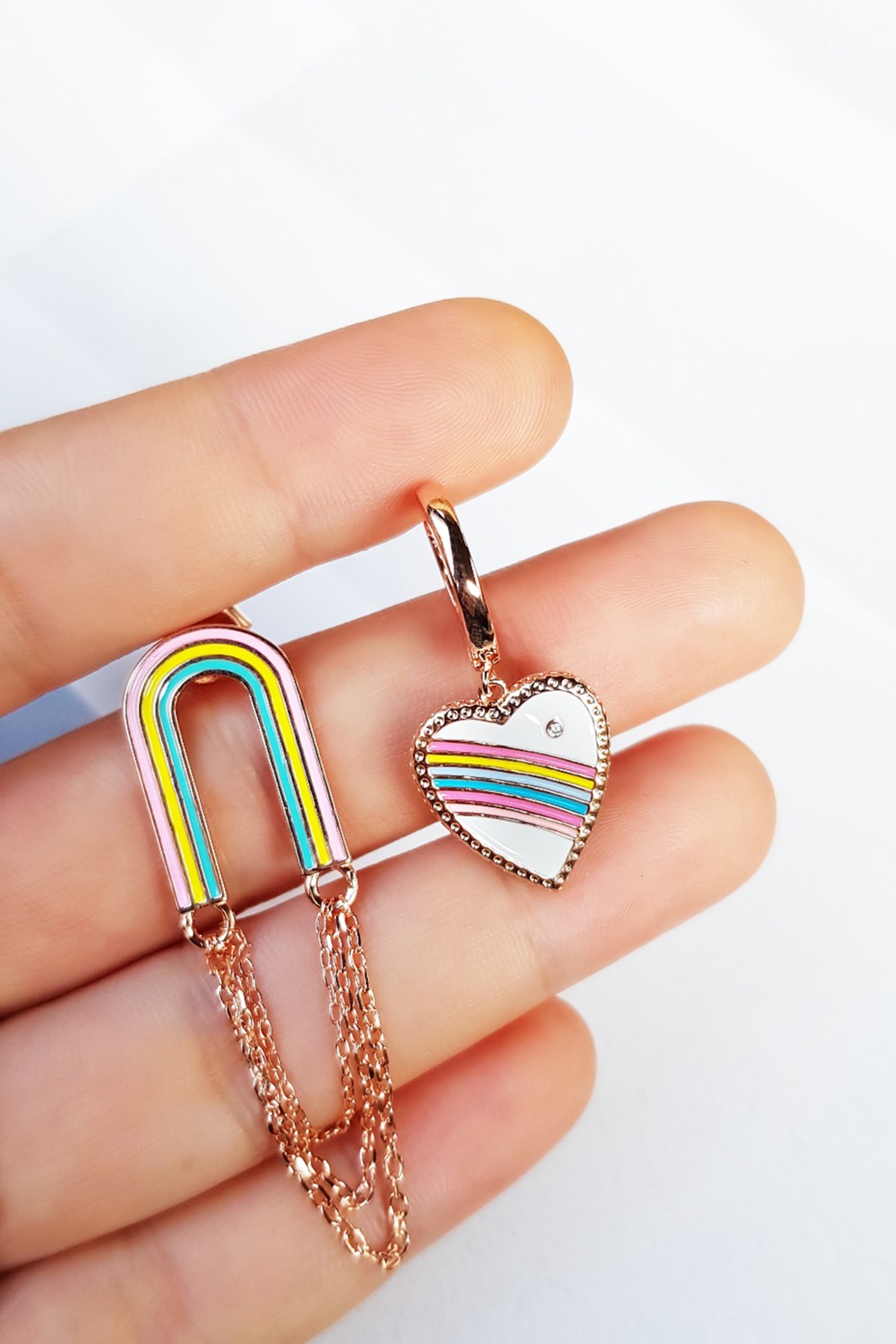 TEKLİ İTHAL RAİNBOW LOVE GÜMÜŞ KÜPE