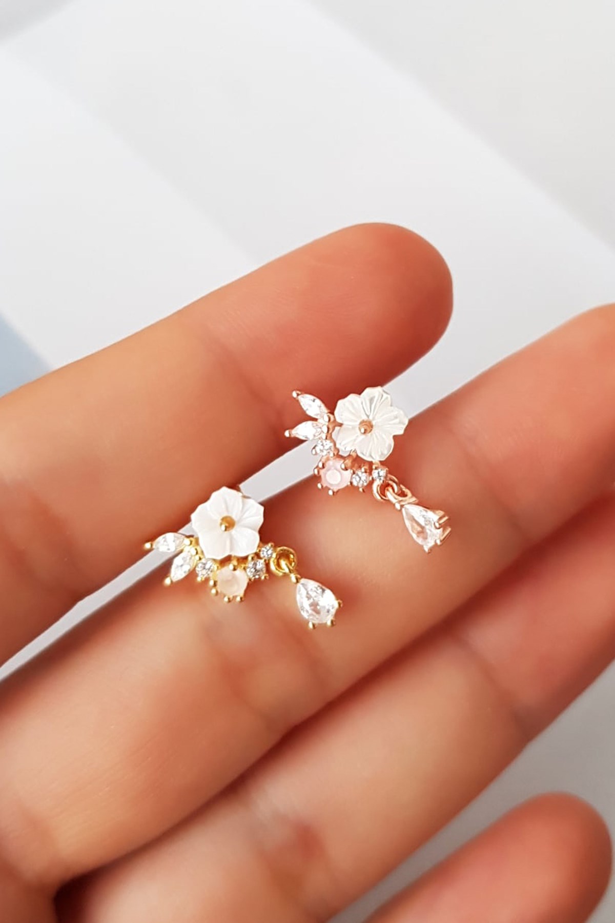 TEKLİ İTHAL ROSE MİNİ DAMLA FLOWER GÜMÜŞ KÜPE