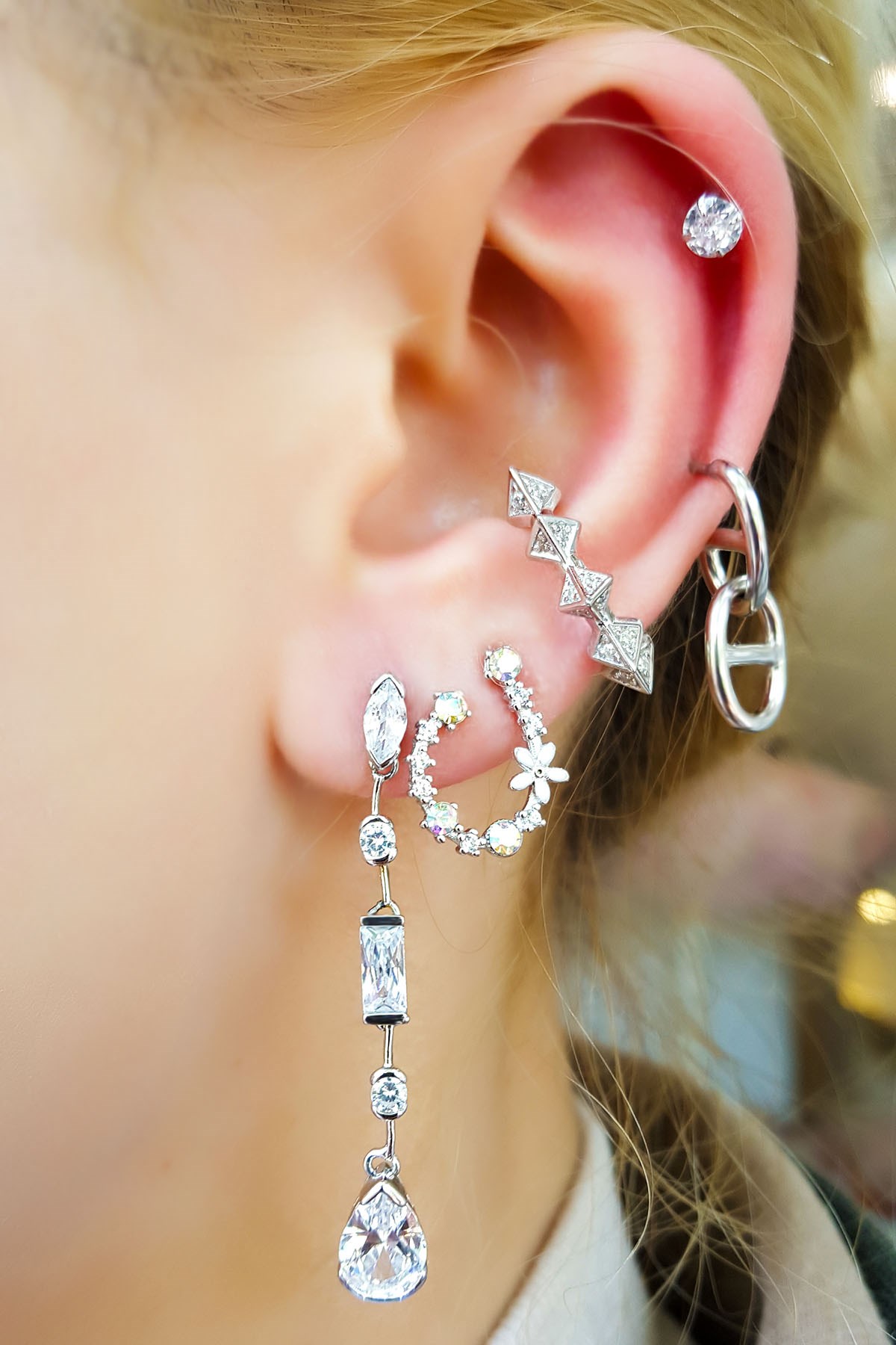 TEKLi, İTHAL SOL TARAFLI FLOWER RENKLİ GÜMÜŞ KÜPE