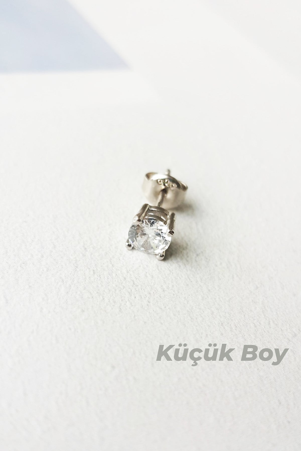 TEKLİ İTHAL KÜÇÜK BOY TEKTAŞ GÜMÜŞ KÜPE