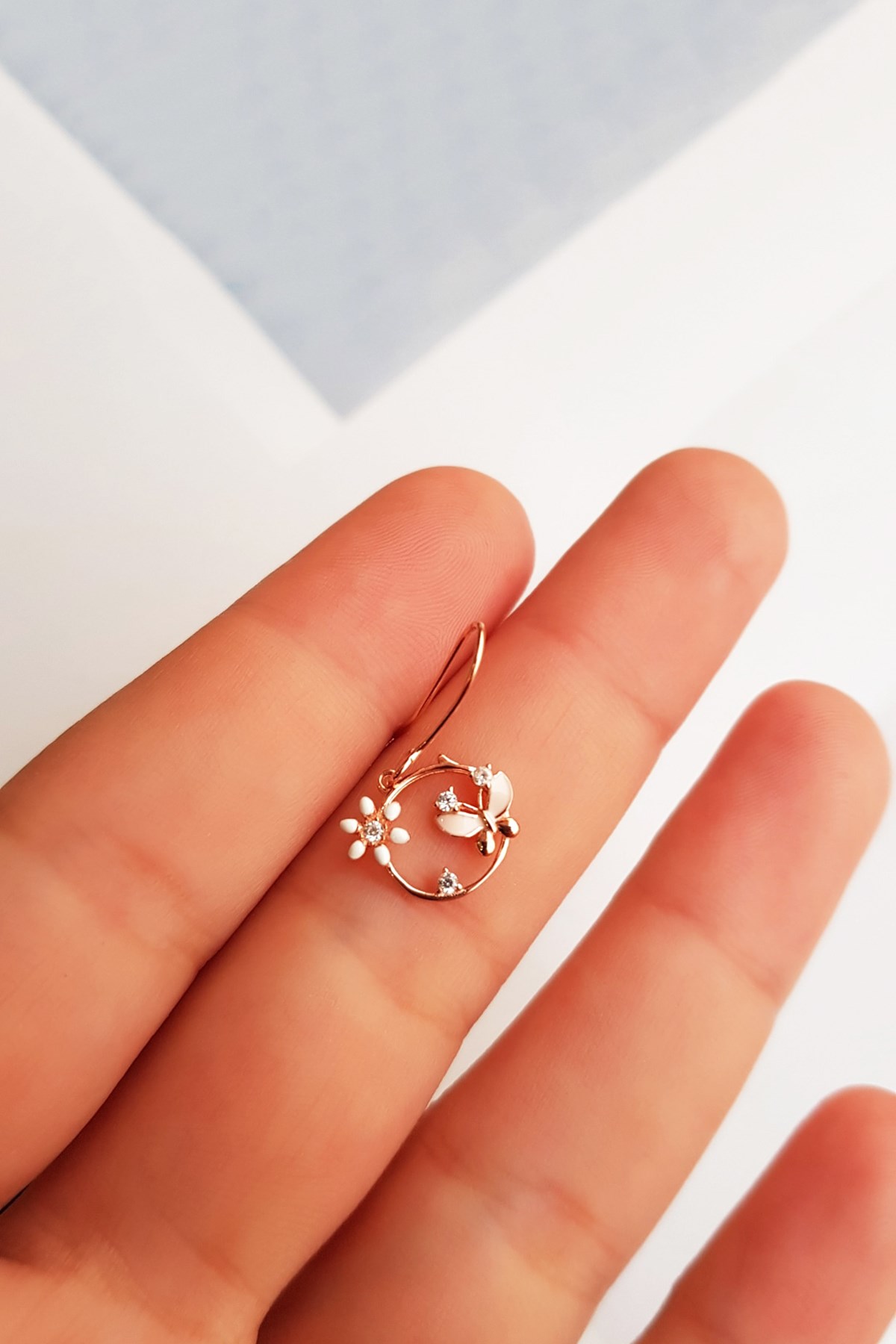 TEKLİ MİNİ İTHAL FLOWER W BUTTERFLY GÜMÜŞ KÜPE