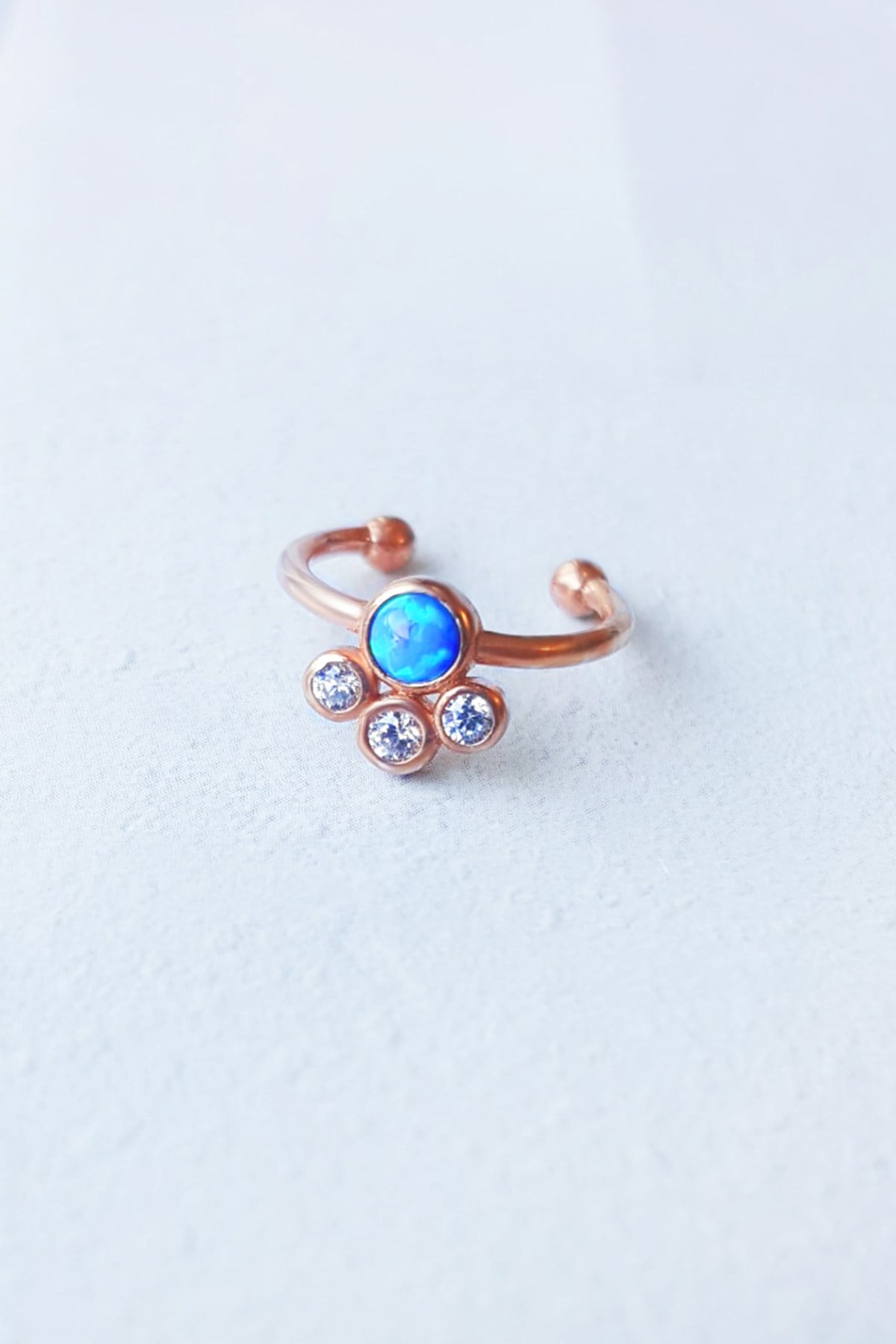 SINGLE OPAL STONE SILVER CHUCKLE