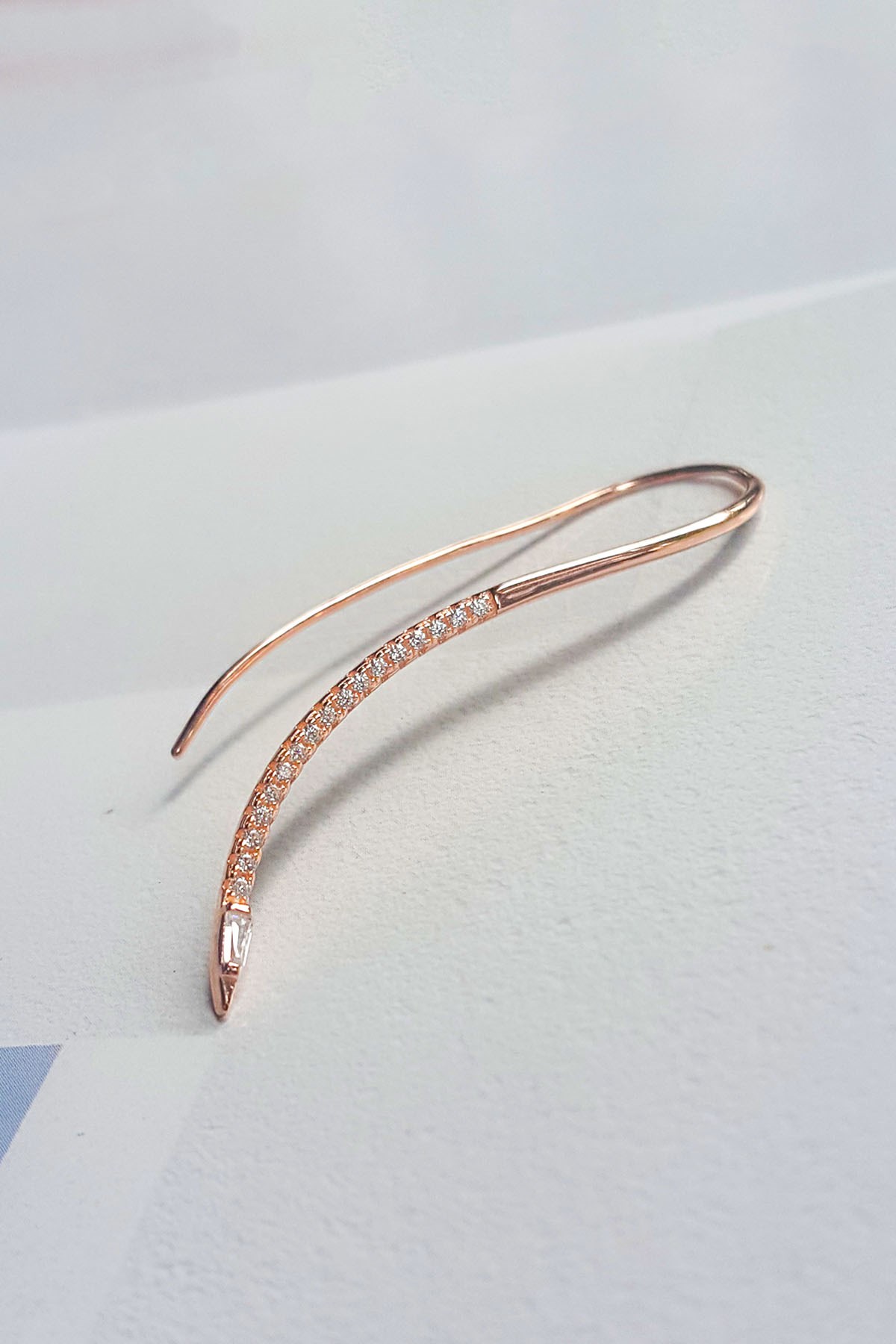 Tekli Sağ Taraflı Spiral Model Gümüş Küpe