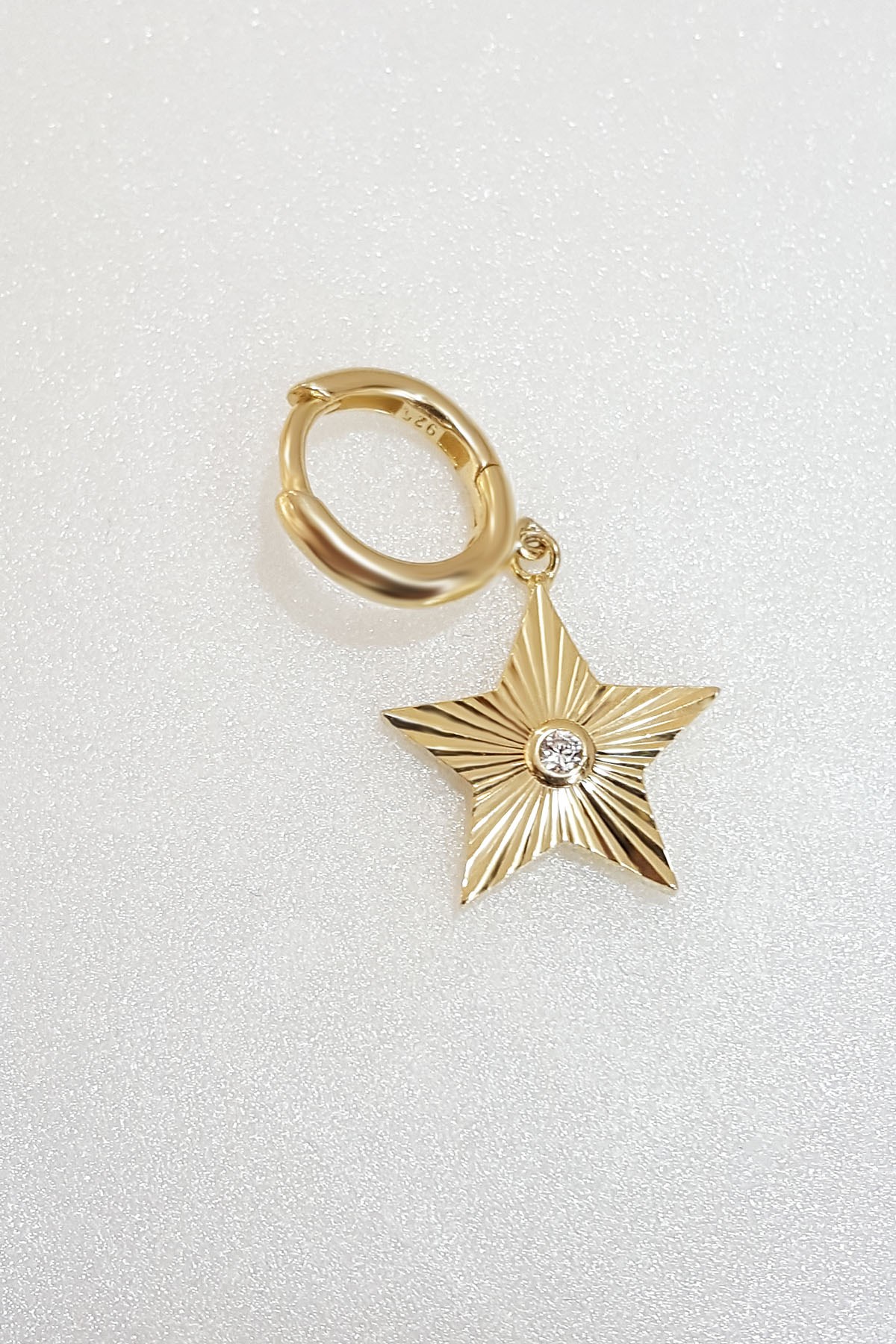 TEKLİ TEKTAŞ DETAYLI STAR GÜMÜŞ KÜPE