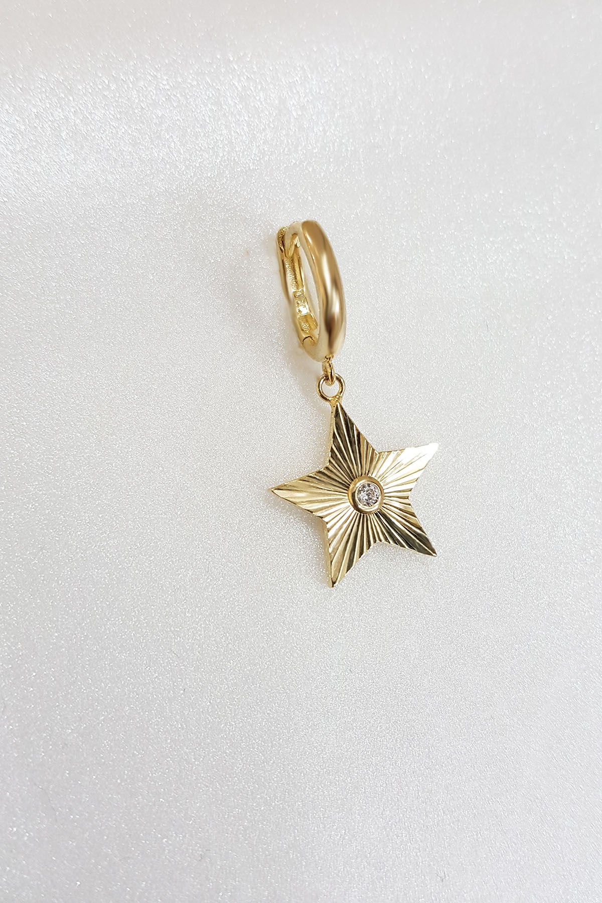 TEKLİ TEKTAŞ DETAYLI STAR GÜMÜŞ KÜPE
