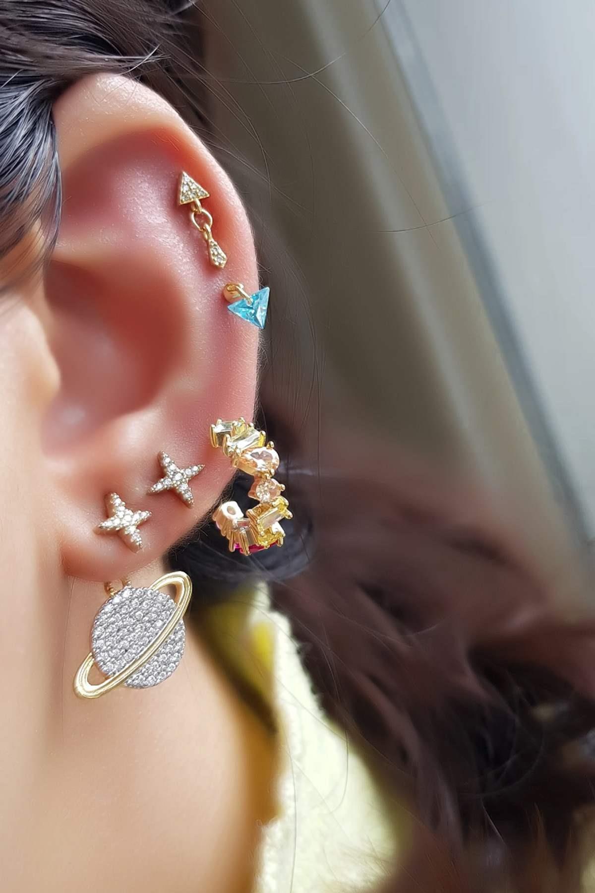 TEKLİ ÜÇGEN MİNİ SALLANTILI GÜMÜŞ KÜPE PİERCİNG