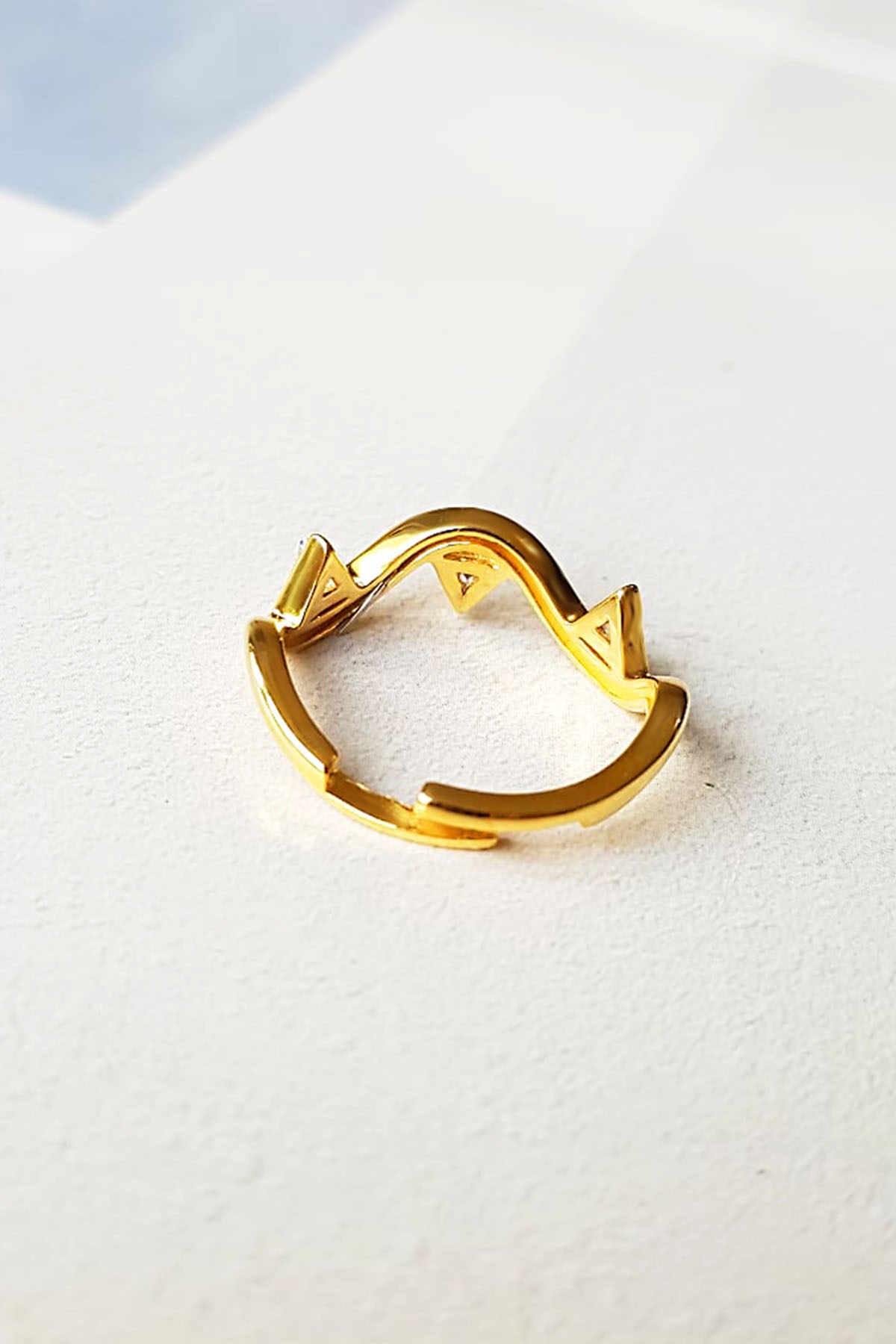 TRIANGLE WAVY SILVER RING