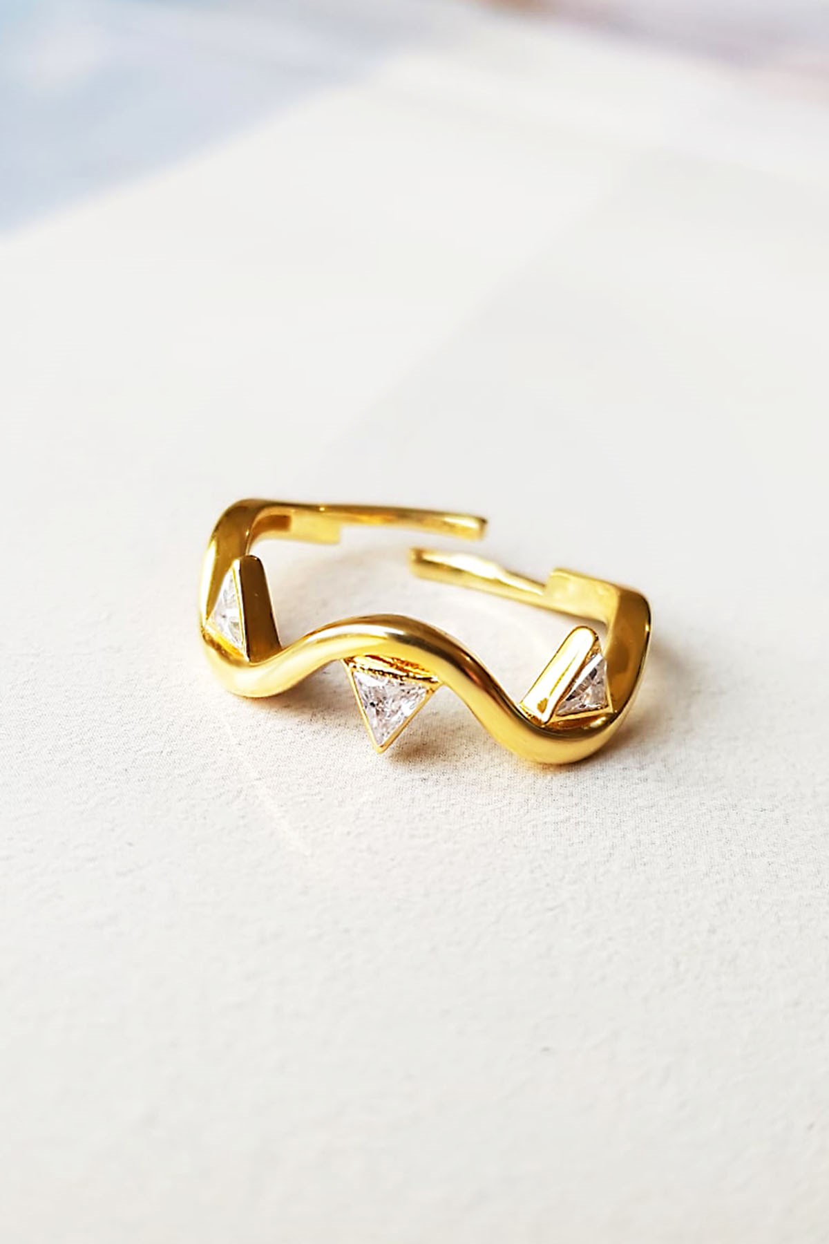 TRIANGLE WAVY SILVER RING