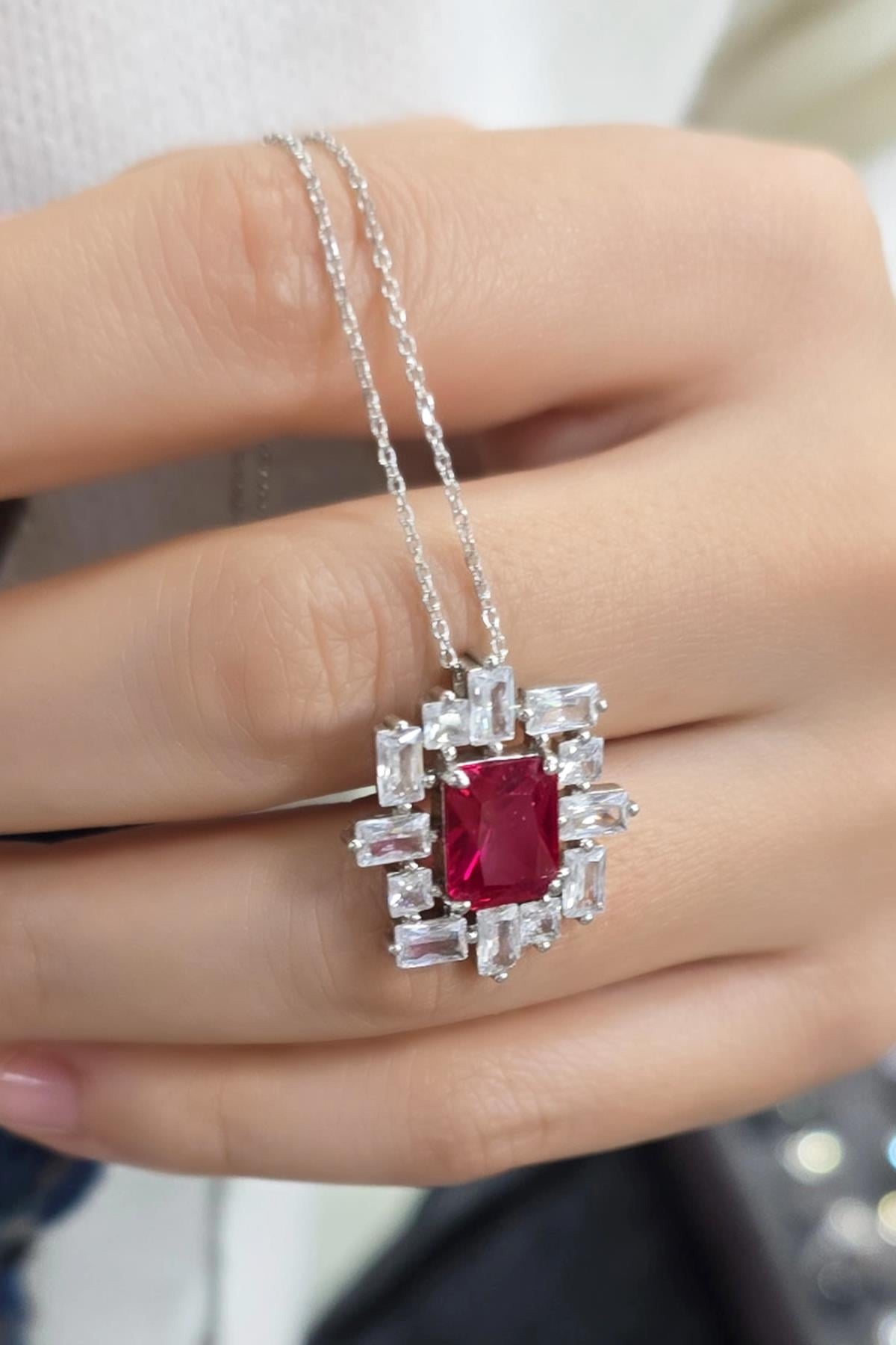 YAKUT RUBY BAGET DİKDÖRTGEN GÜMÜŞ KOLYE