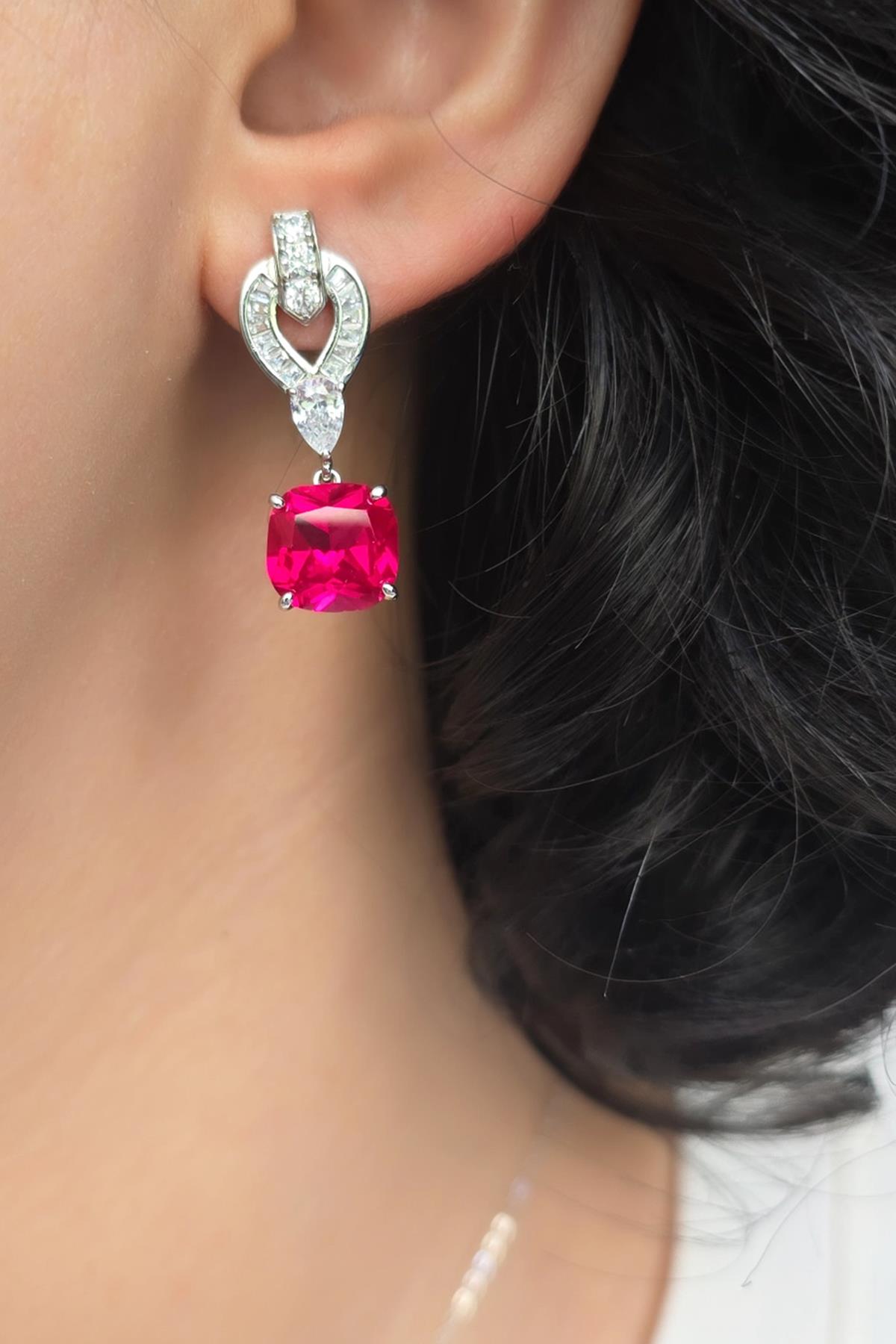 YAKUT RUBY BAGET KESİM GÜMÜŞ KÜPE