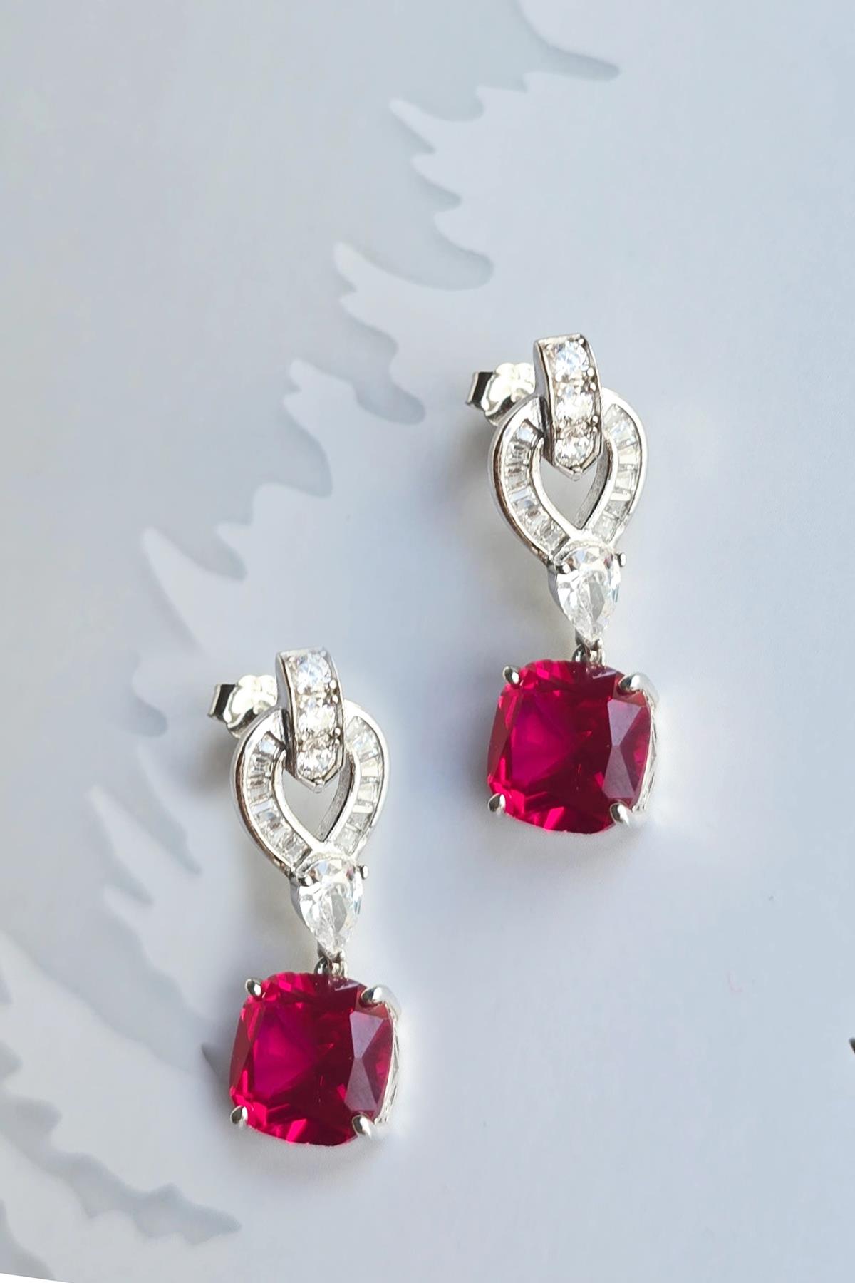 YAKUT RUBY BAGET KESİM GÜMÜŞ KÜPE