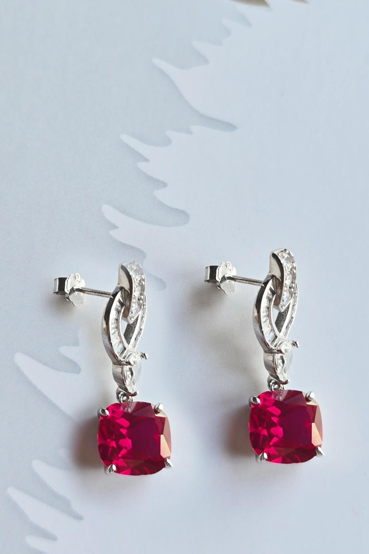 YAKUT RUBY BAGET KESİM GÜMÜŞ KÜPE