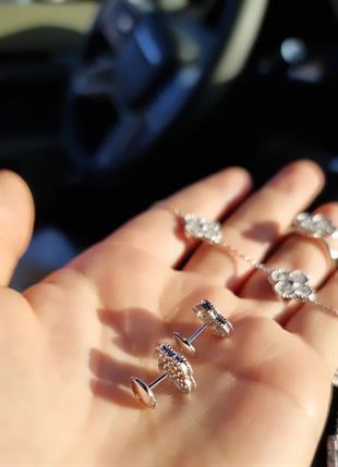 ÇİFT İTHAL YONCA CLOVER TAŞLI BEYAZ GÜMÜŞ KÜPE 