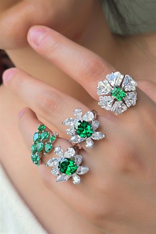 FLOWER ÜÇGEN YEŞİL MOZANİT TAŞLI GÜMÜŞ YÜZÜK
