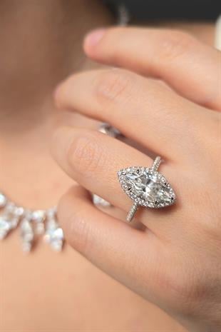 İTHAL MOZANİT MARKİZ ETRAF TAŞLI GÜMÜŞ YÜZÜK