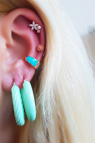 İTHAL TEKLİ İNCİ ÇİÇEKLİ ROSE GÜMÜŞ PİERCİNG KÜPE