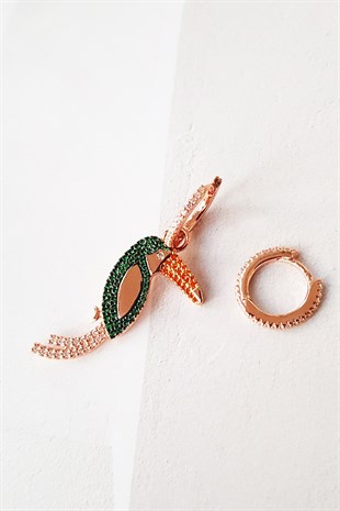 İTHAL YEŞİL TAŞLI PAPAĞAN GÜMÜŞ KÜPE